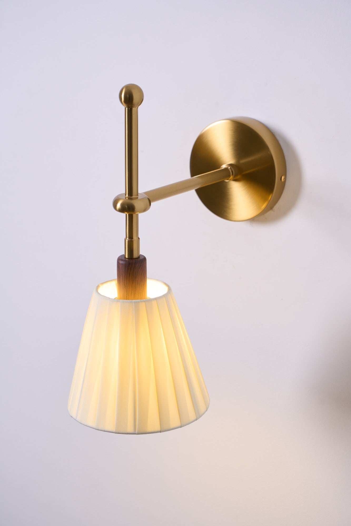 Pleated Fabric Wall Lamp - Blowlighting