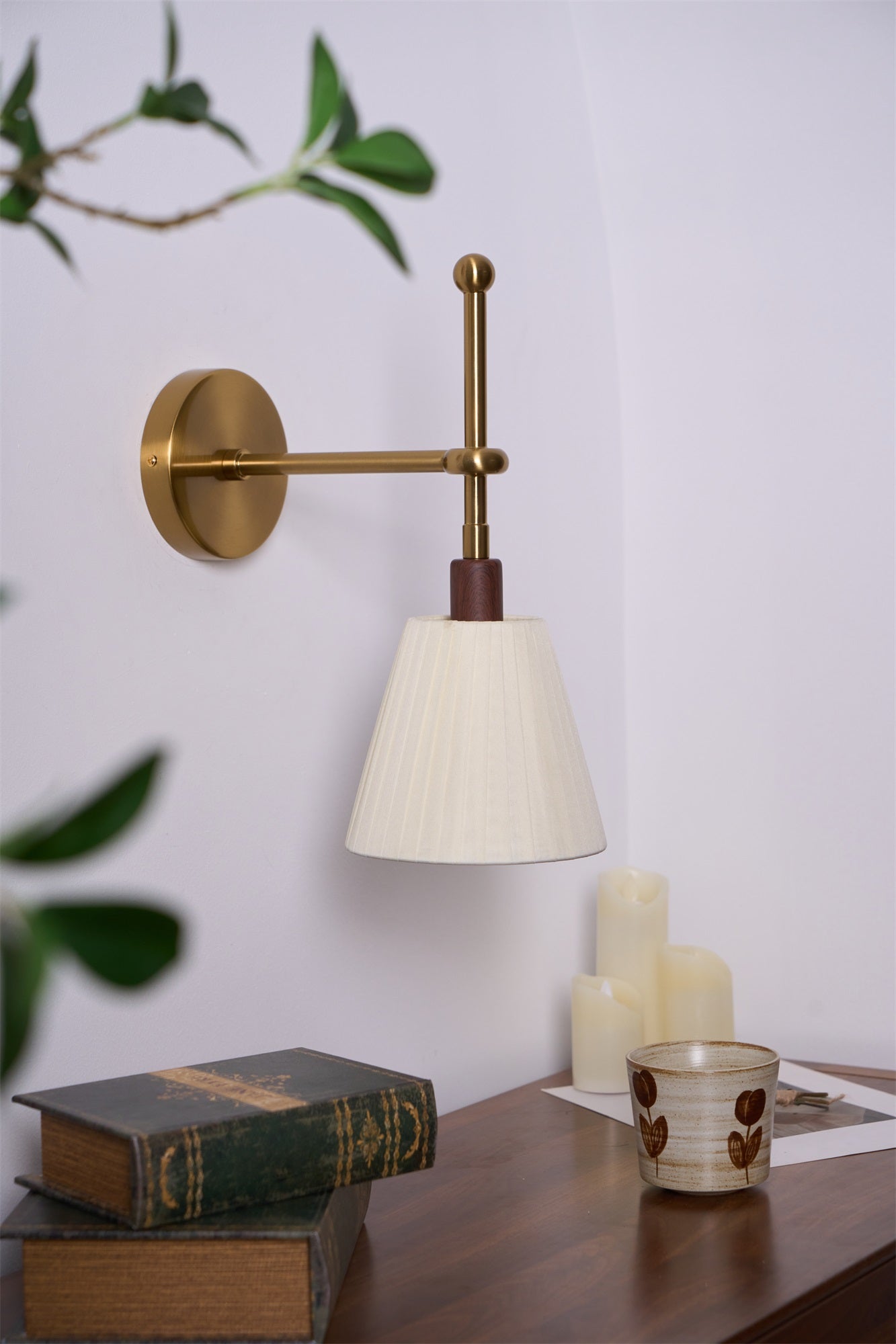 Pleated Fabric Wall Lamp - Blowlighting