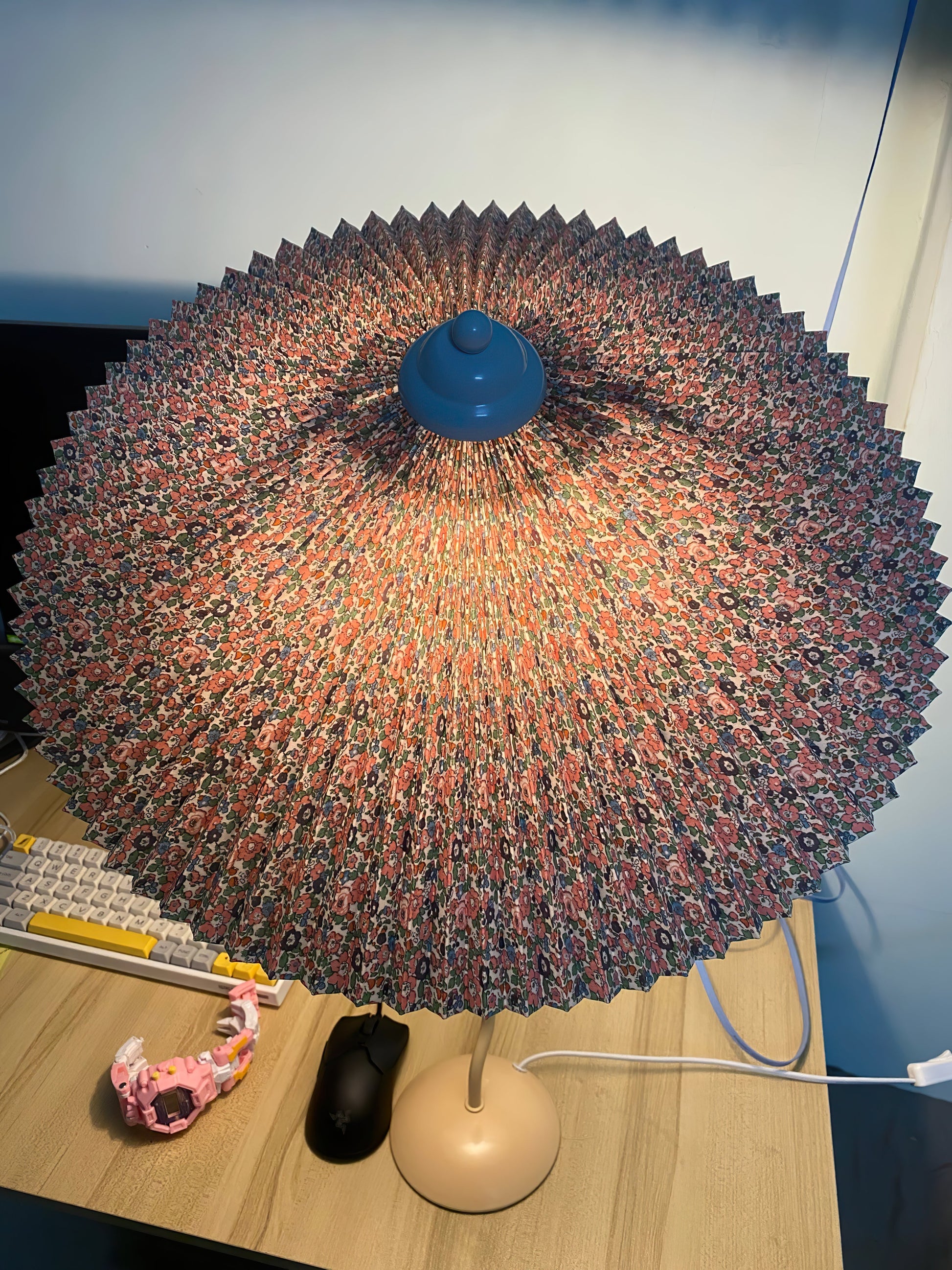 Pleated Hat Table Lamp - Blowlighting