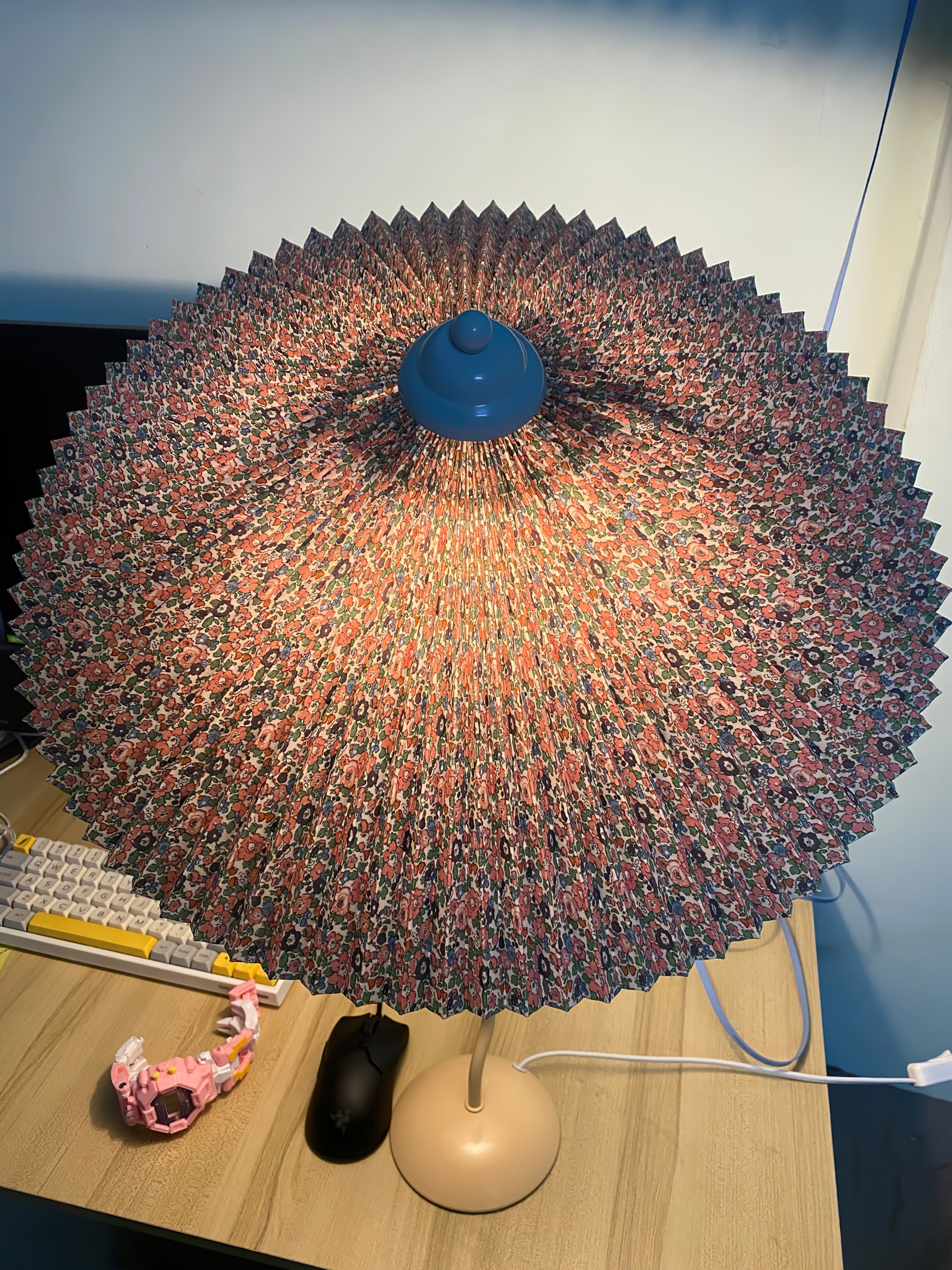 Pleated Hat Table Lamp - Blowlighting