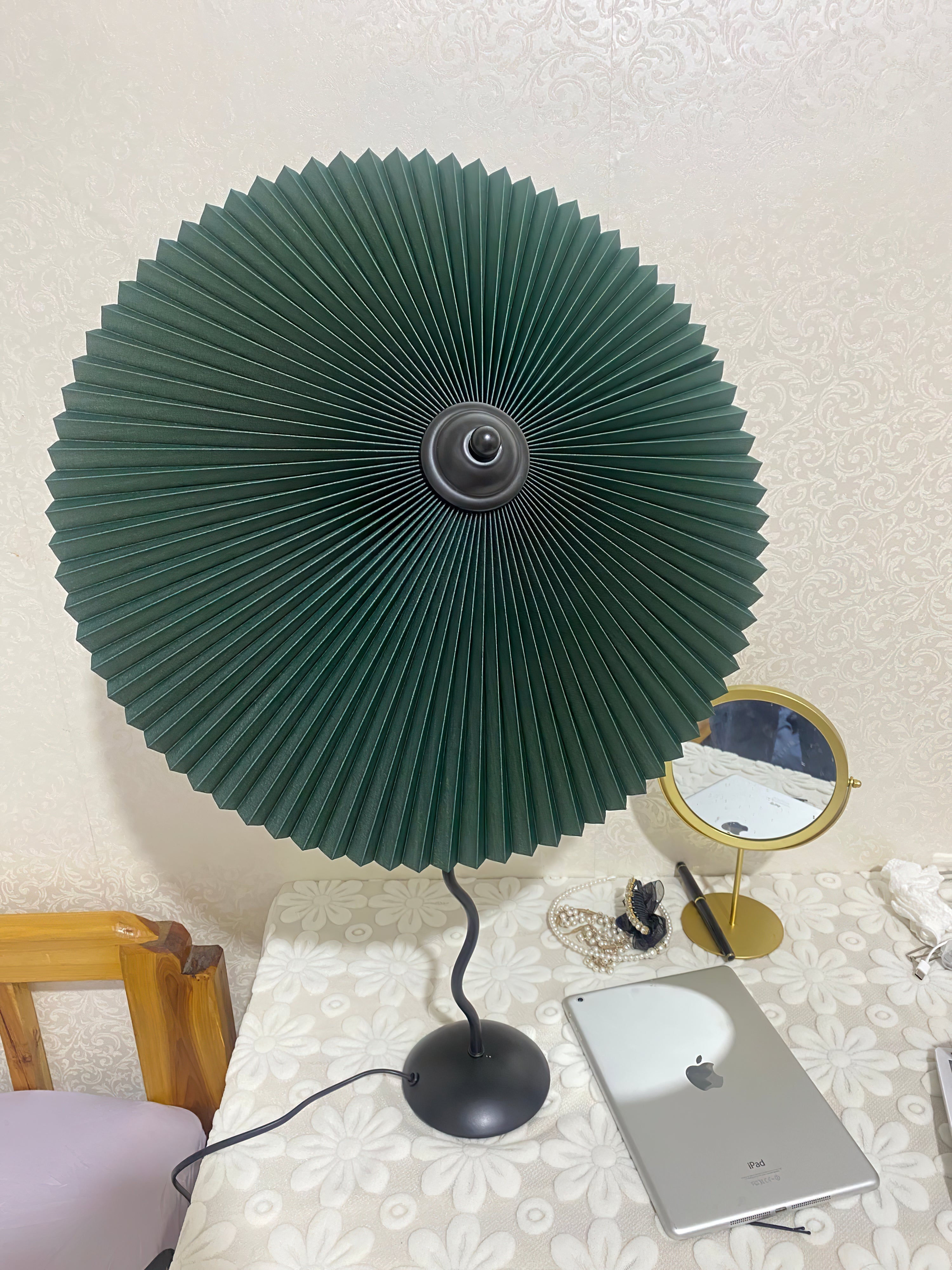 Pleated Hat Table Lamp - Blowlighting