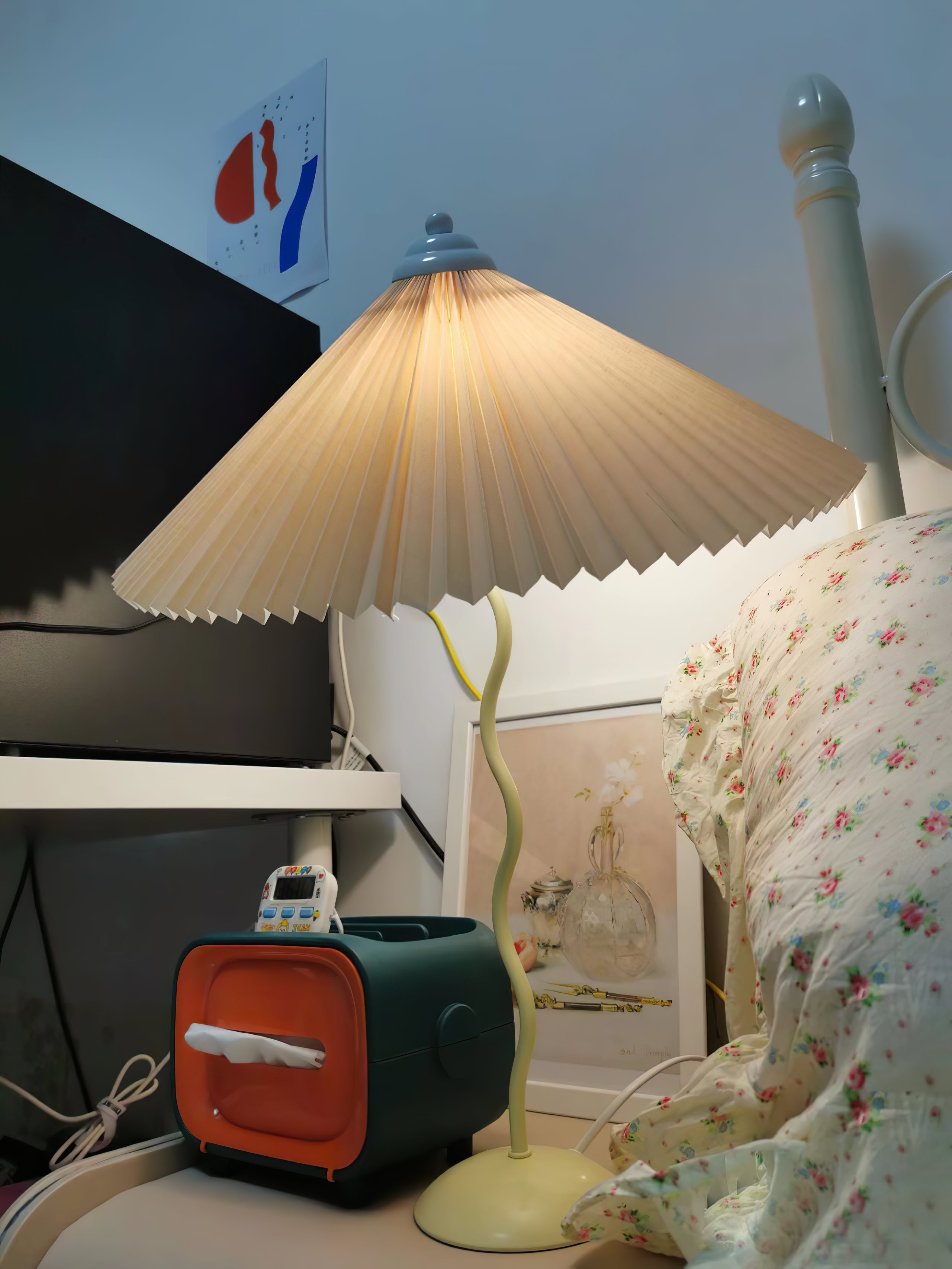 Pleated Hat Table Lamp - Blowlighting