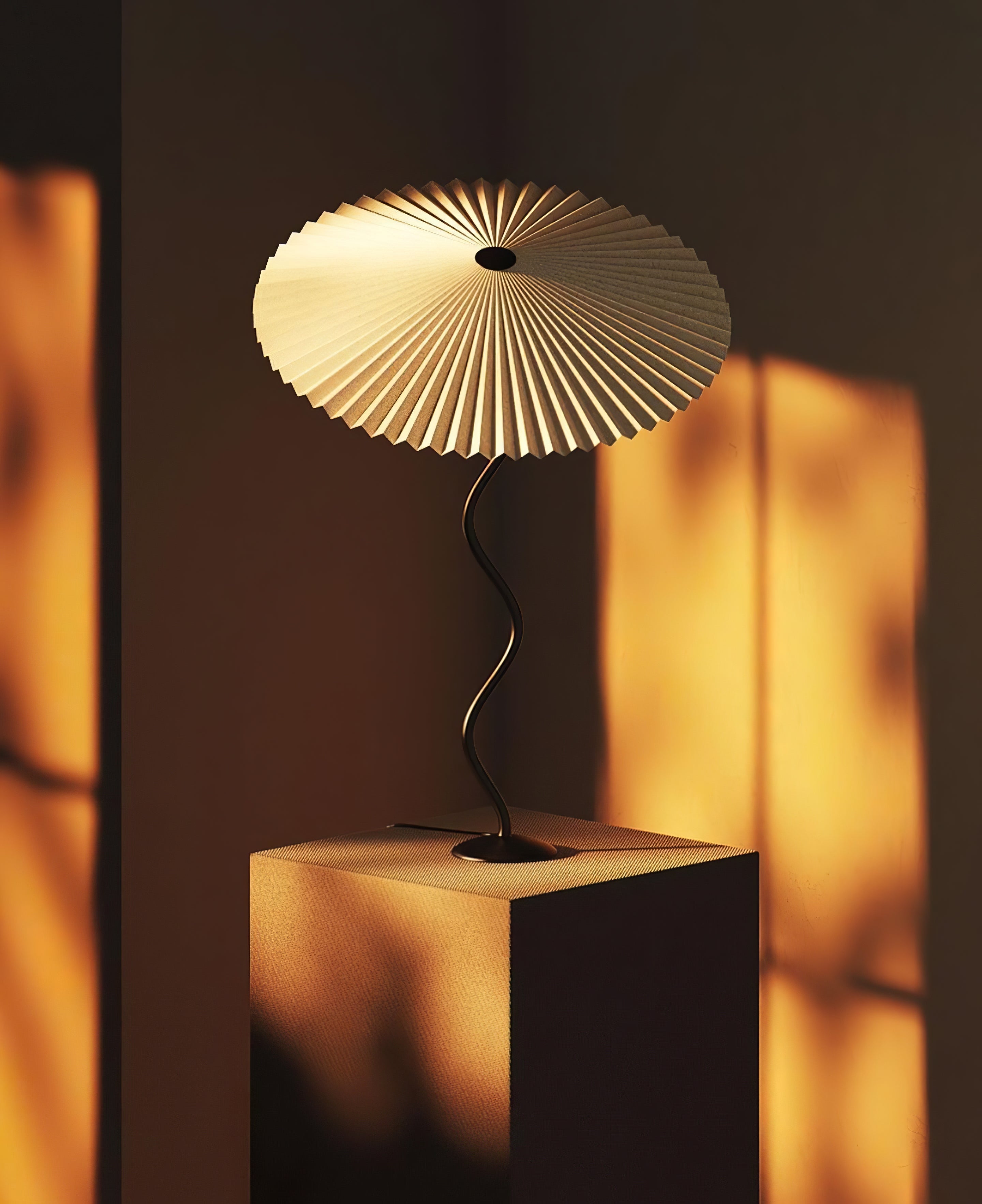 Pleated Hat Table Lamp - Blowlighting