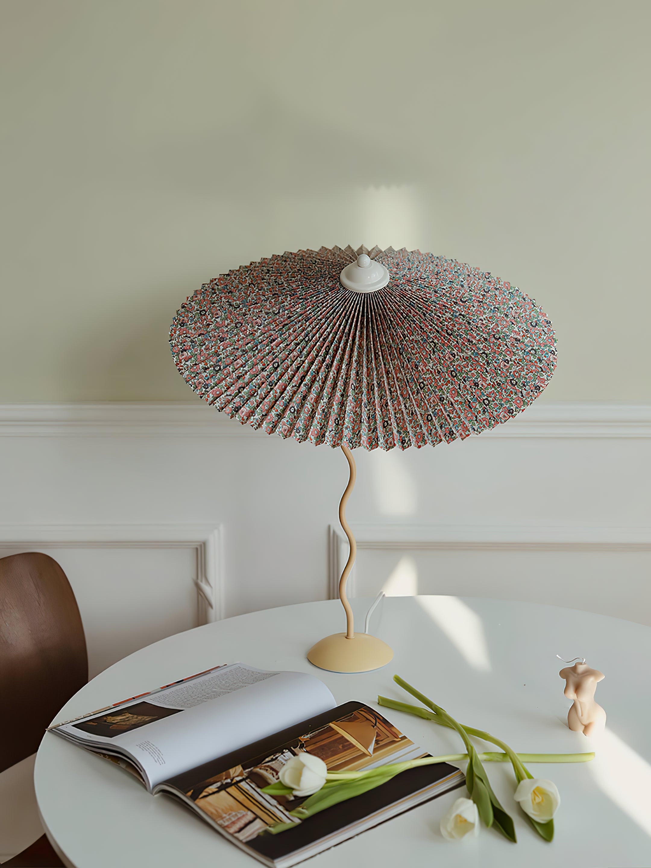 Pleated Hat Table Lamp - Blowlighting