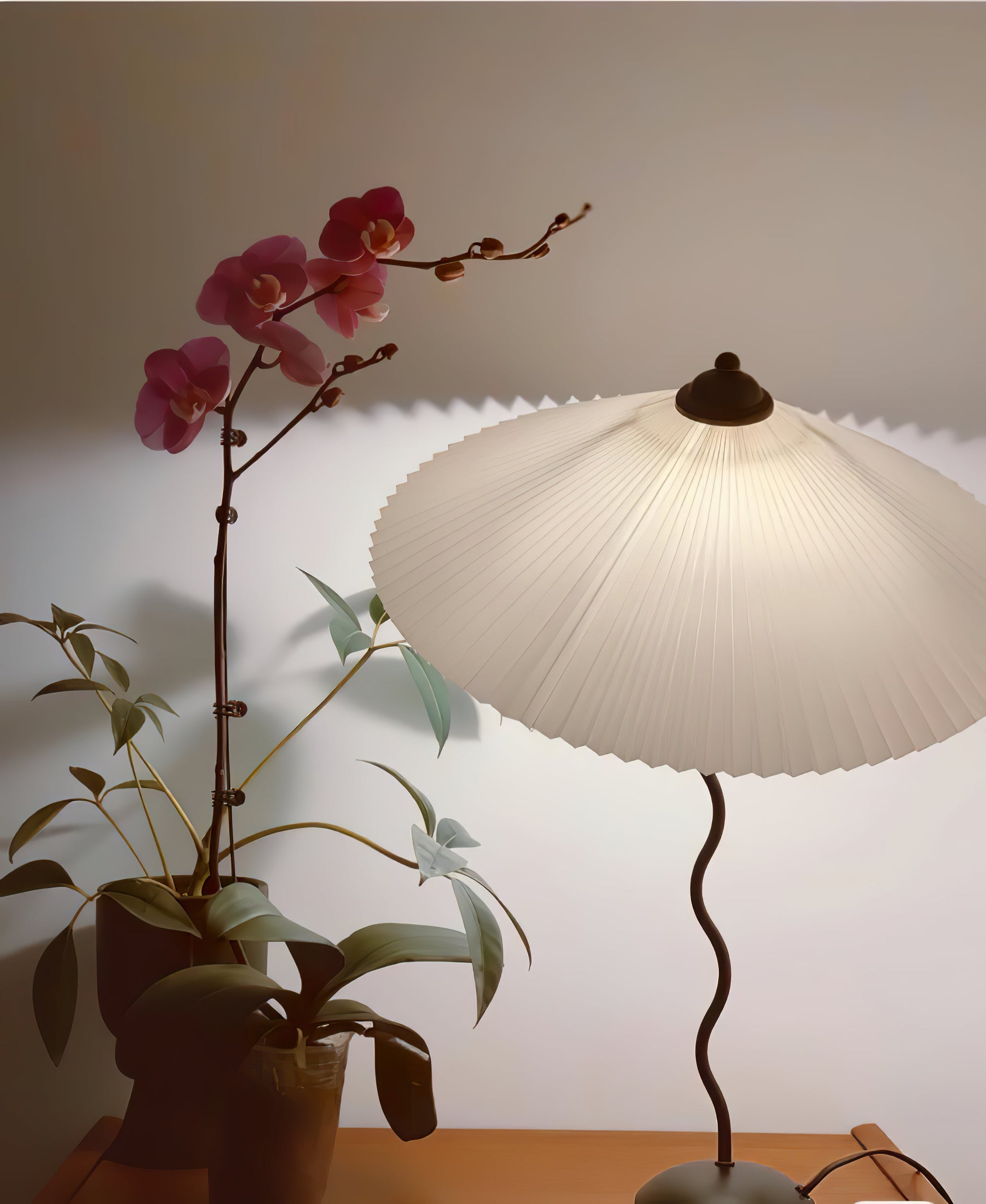 Pleated Hat Table Lamp - Blowlighting