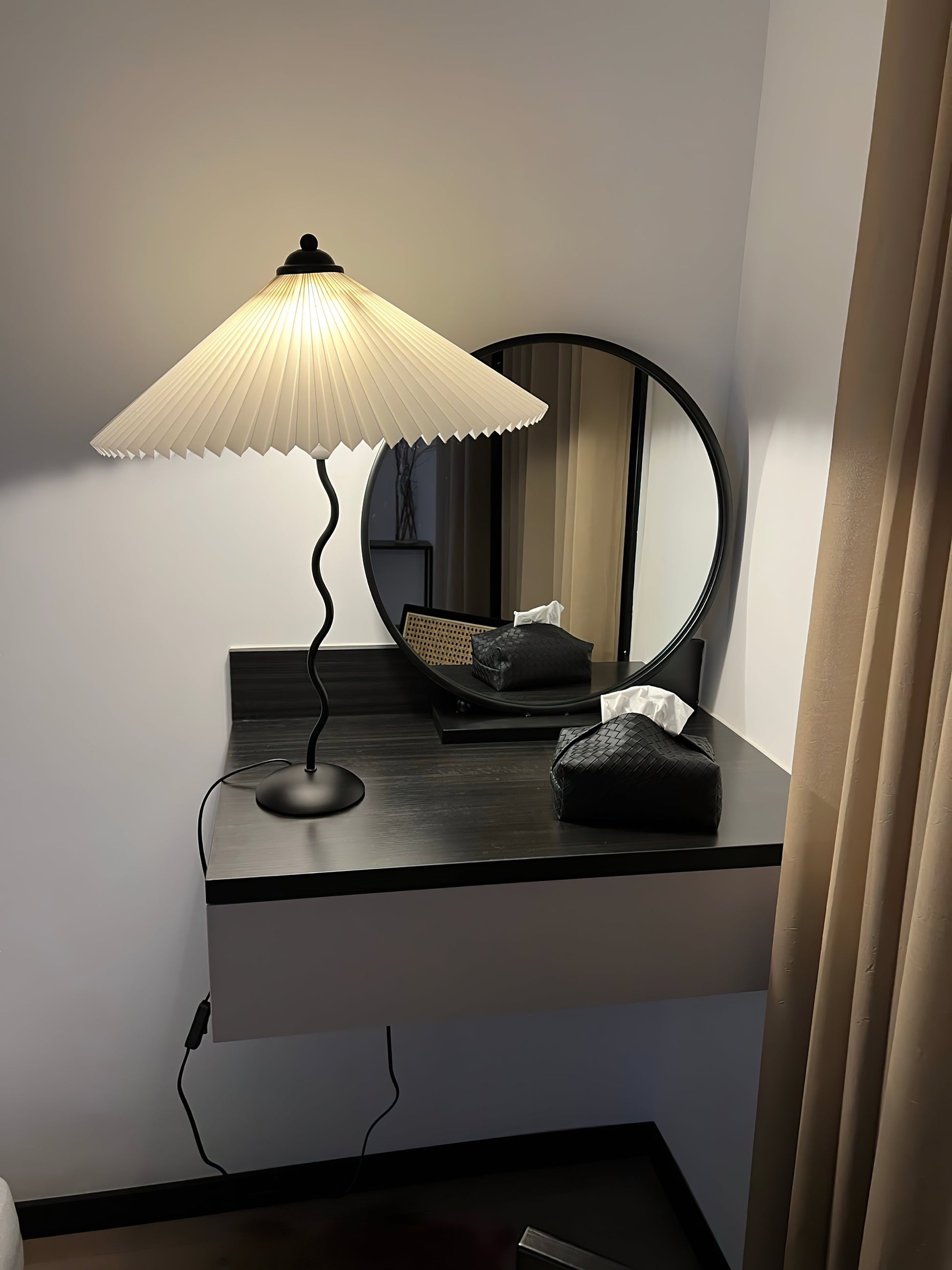 Pleated Hat Table Lamp - Blowlighting