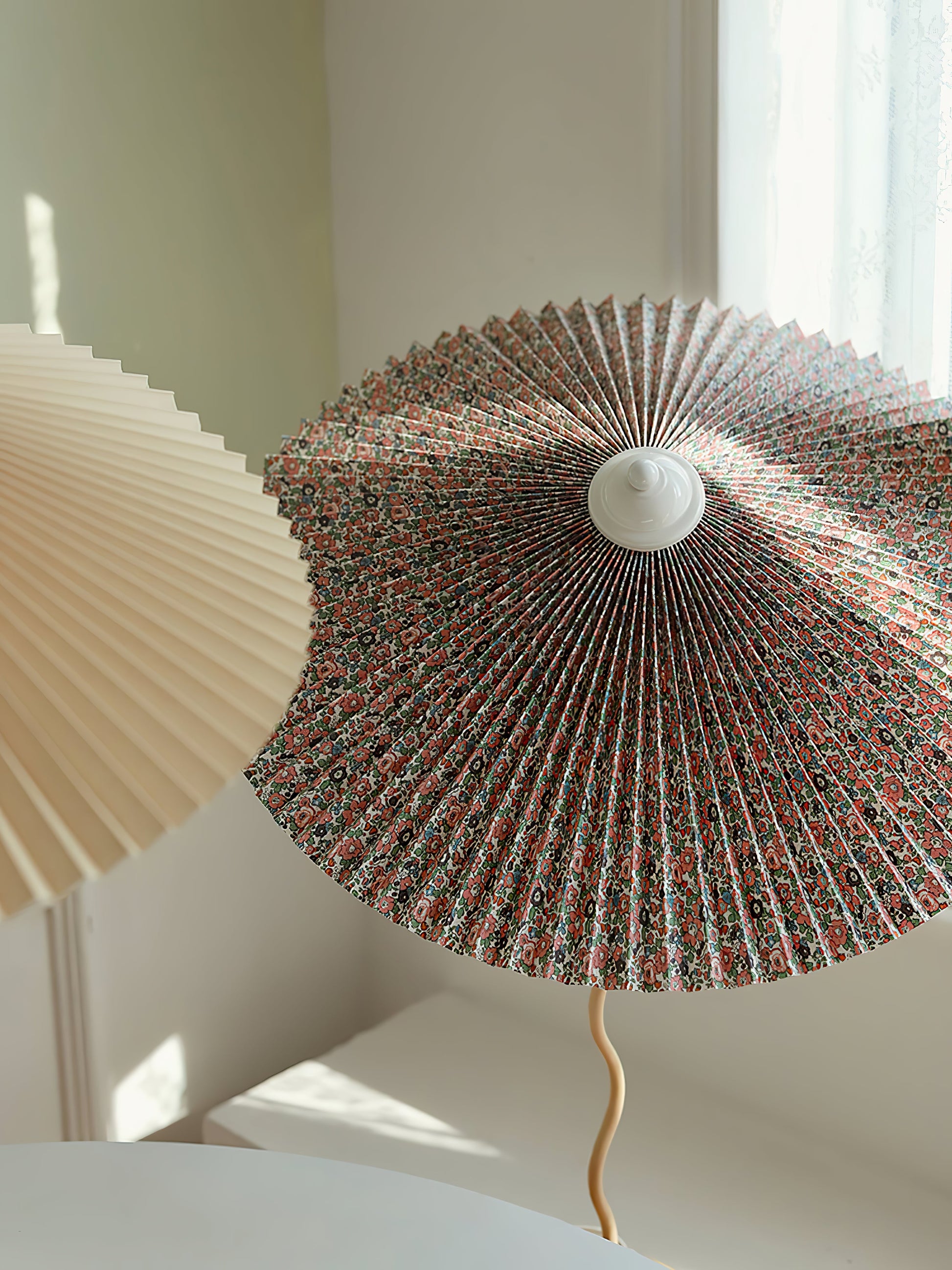 Pleated Hat Table Lamp - Blowlighting