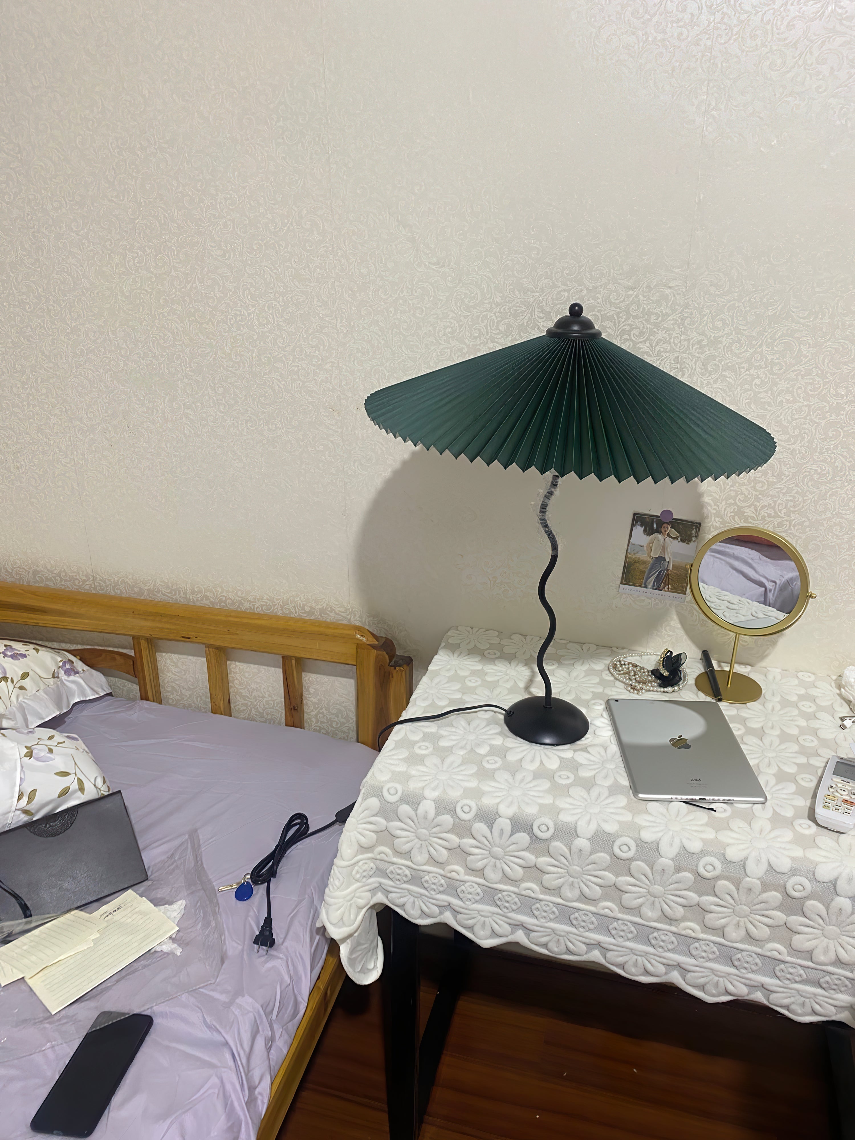 Pleated Hat Table Lamp - Blowlighting