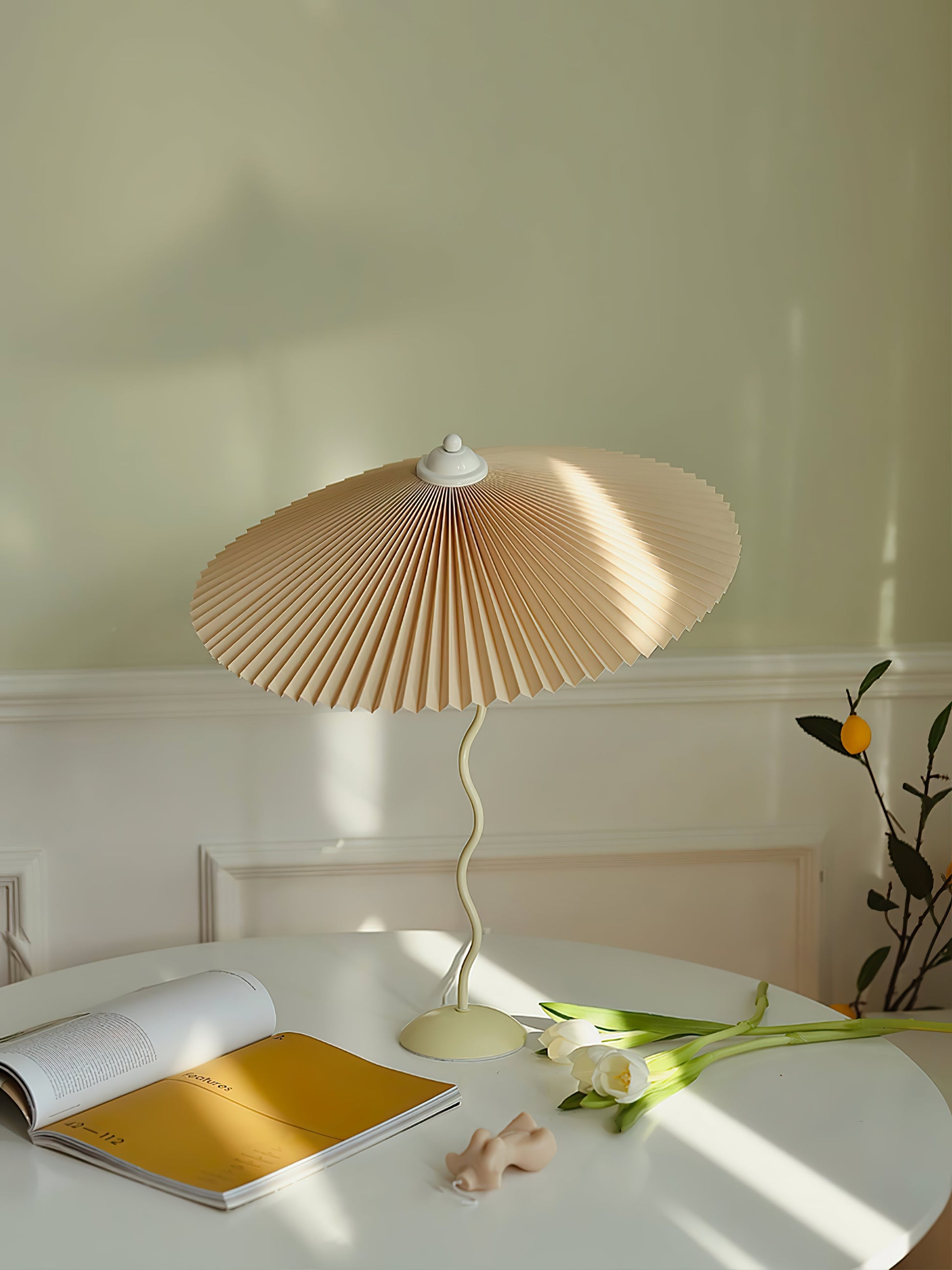 Pleated Hat Table Lamp - Blowlighting