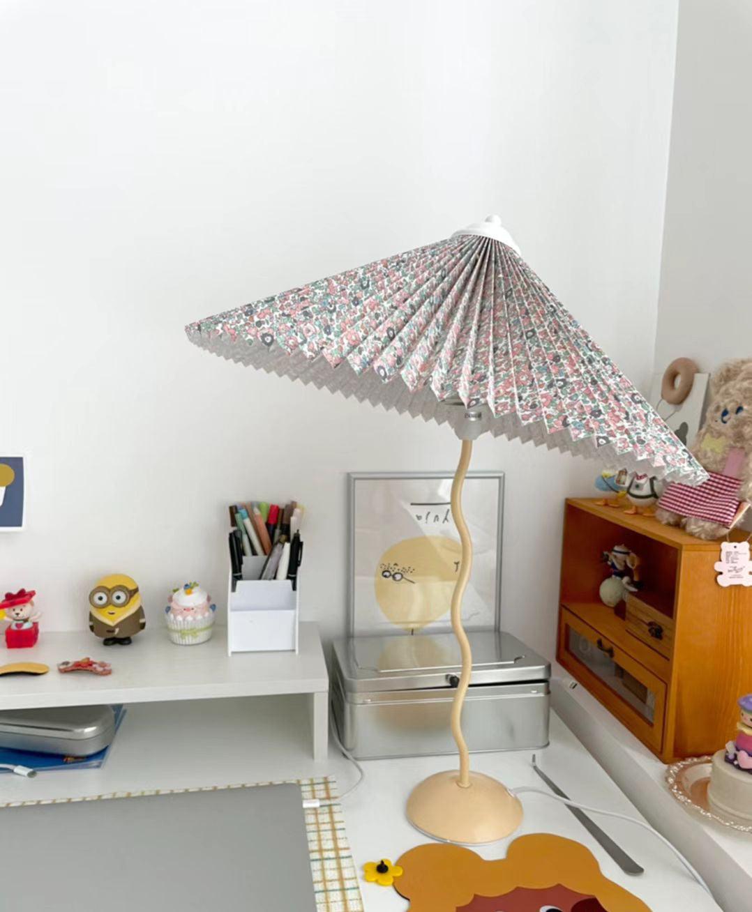 Pleated Hat Table Lamp - Blowlighting