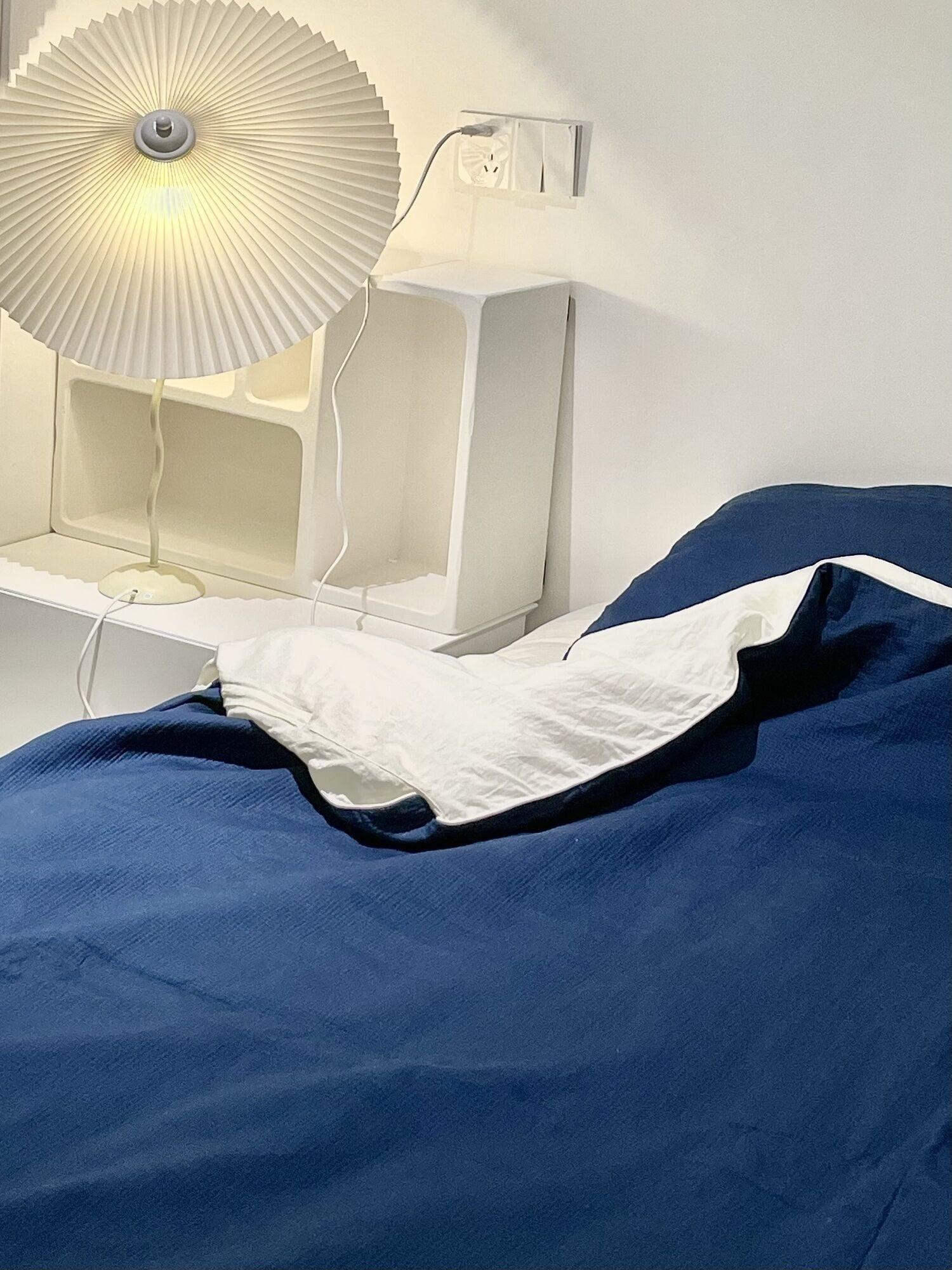 Pleated Hat Table Lamp - Blowlighting