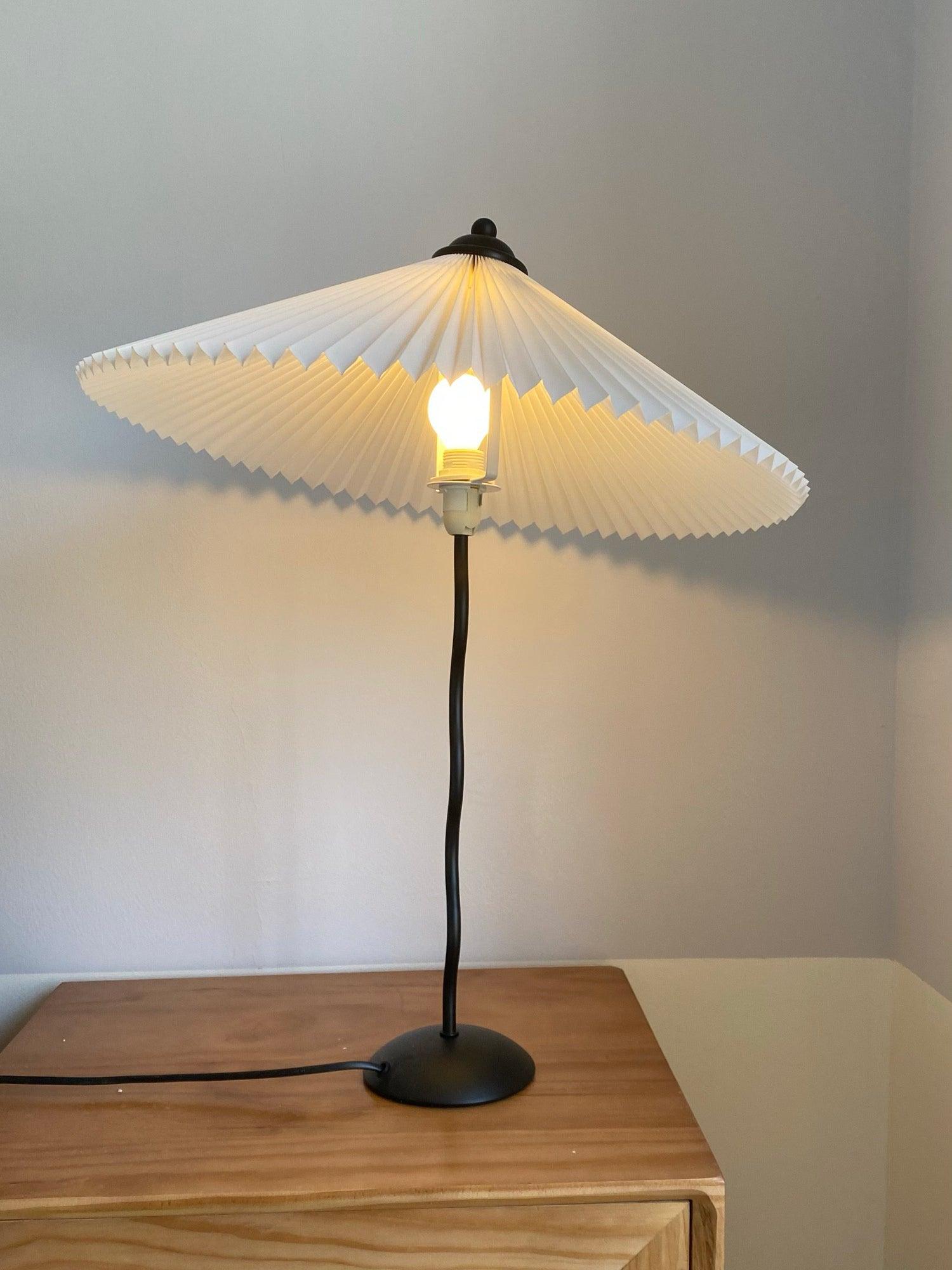 Pleated Hat Table Lamp - Blowlighting
