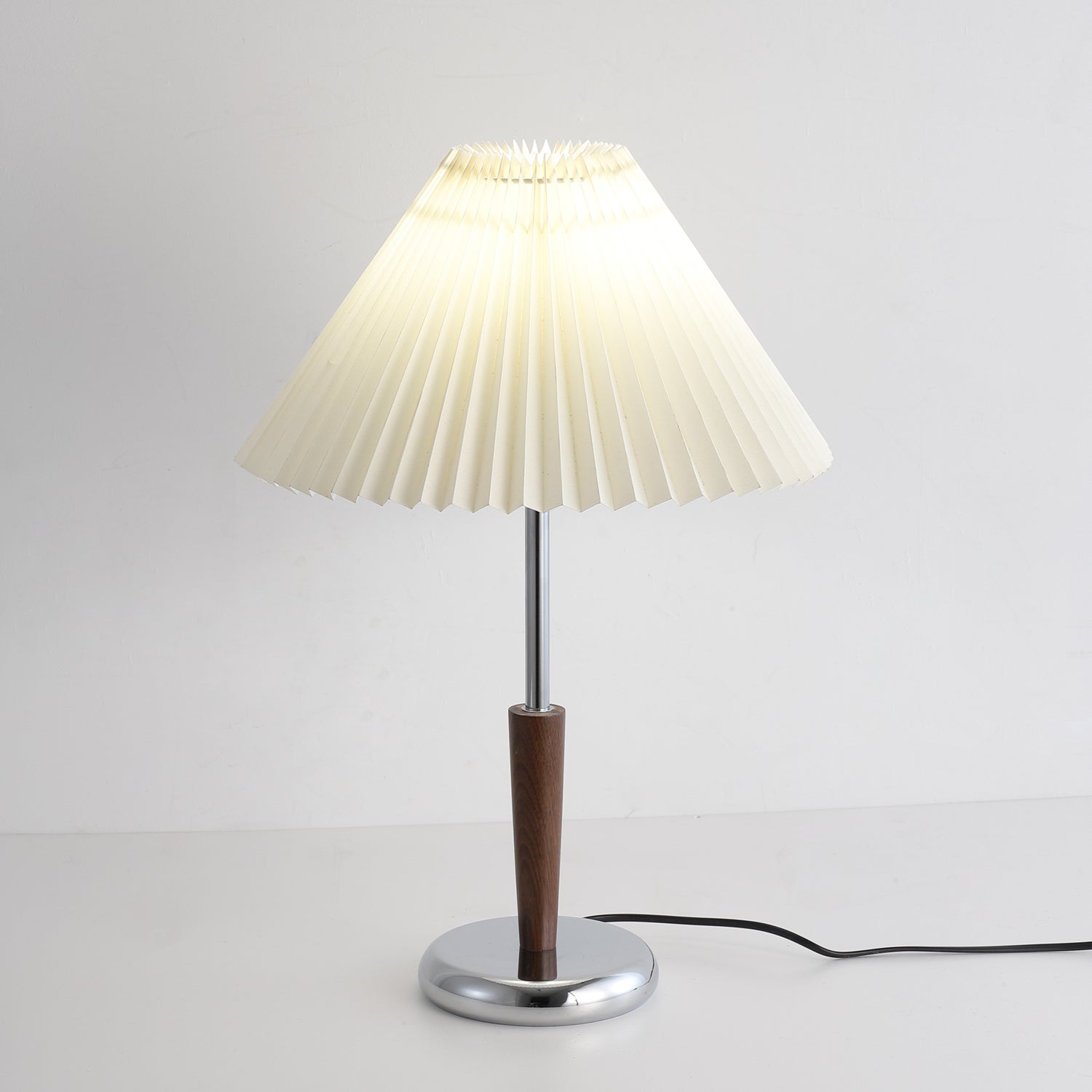 Aiden Modern Wood Table Lamp - Blowlighting