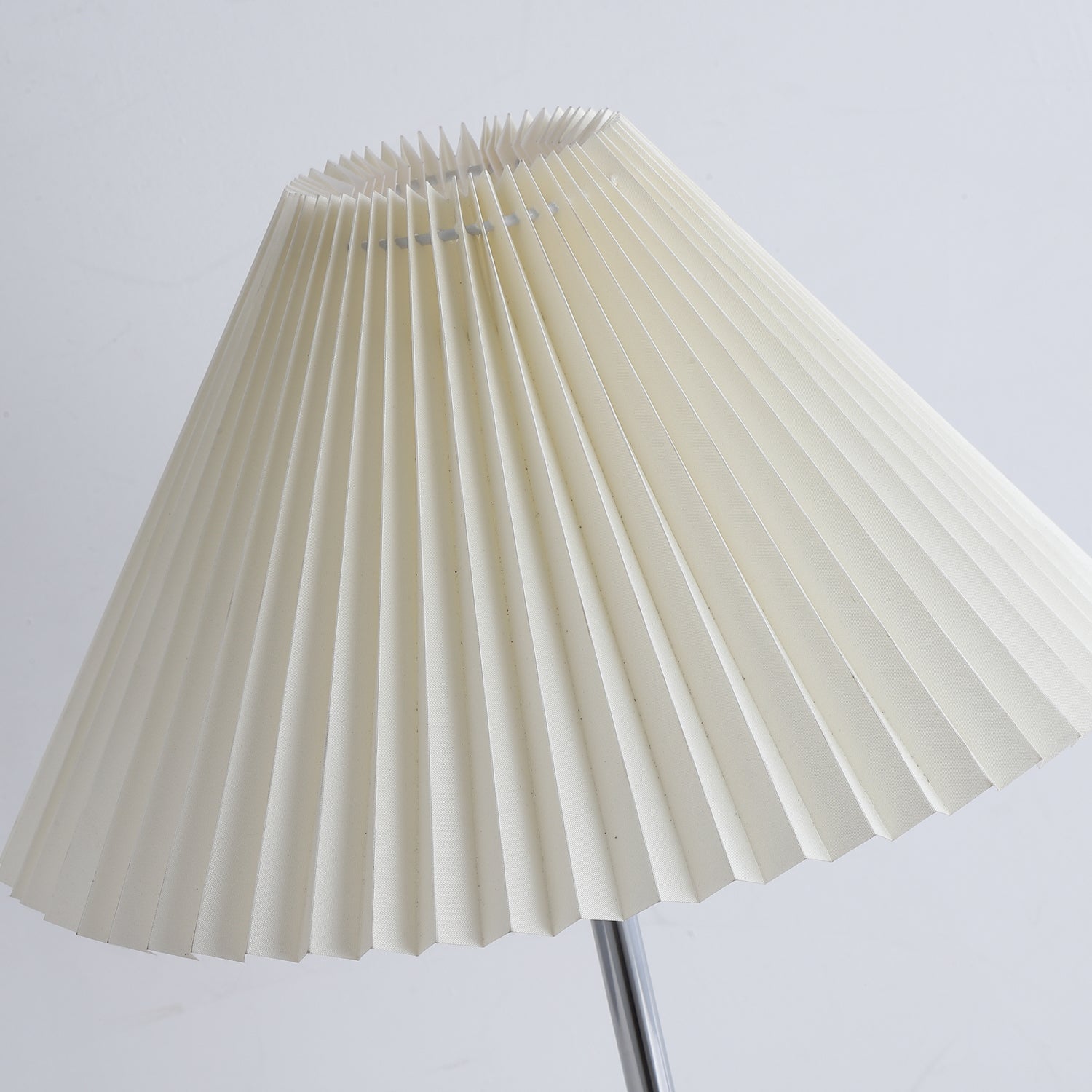 Aiden Modern Wood Table Lamp - Blowlighting