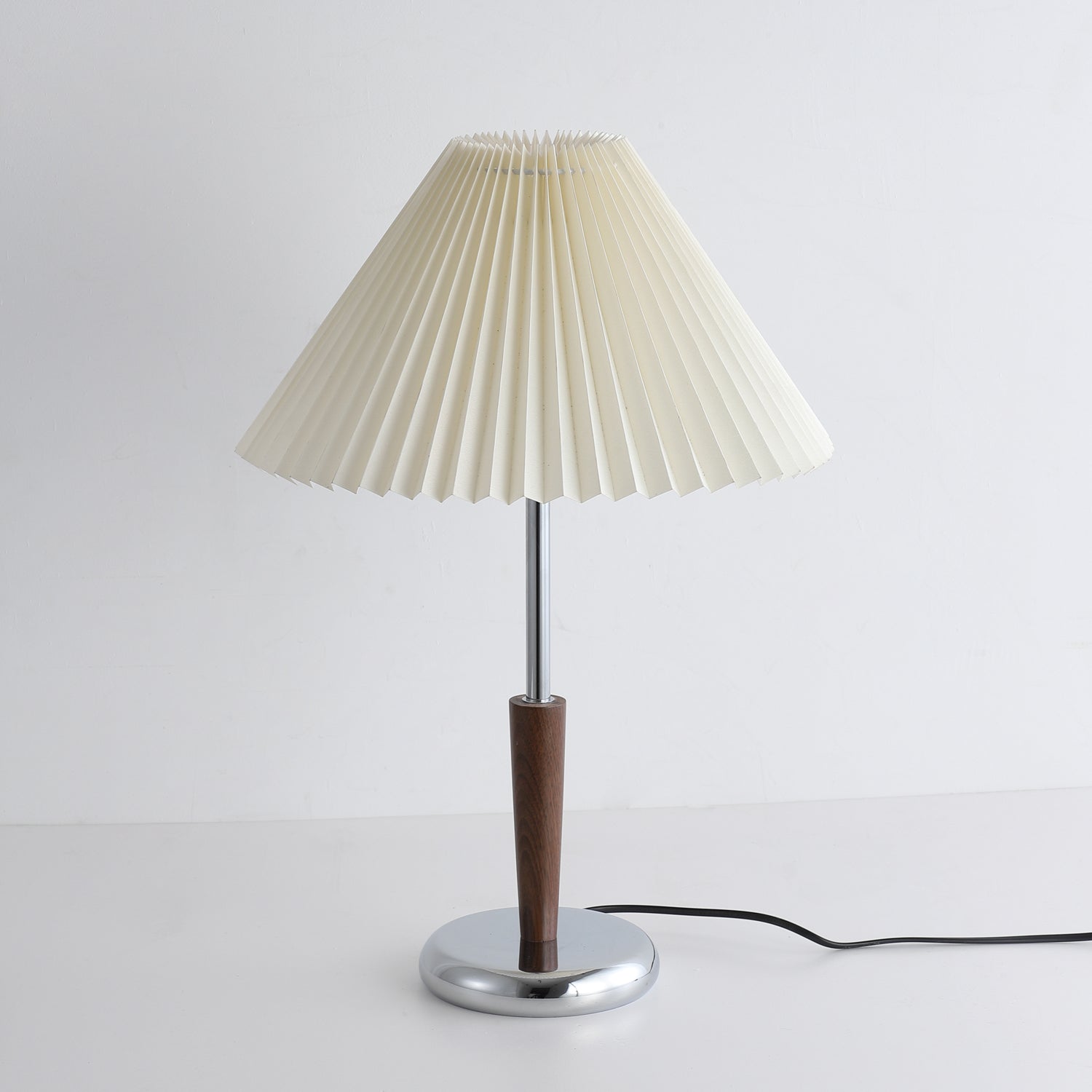 Aiden Modern Wood Table Lamp - Blowlighting
