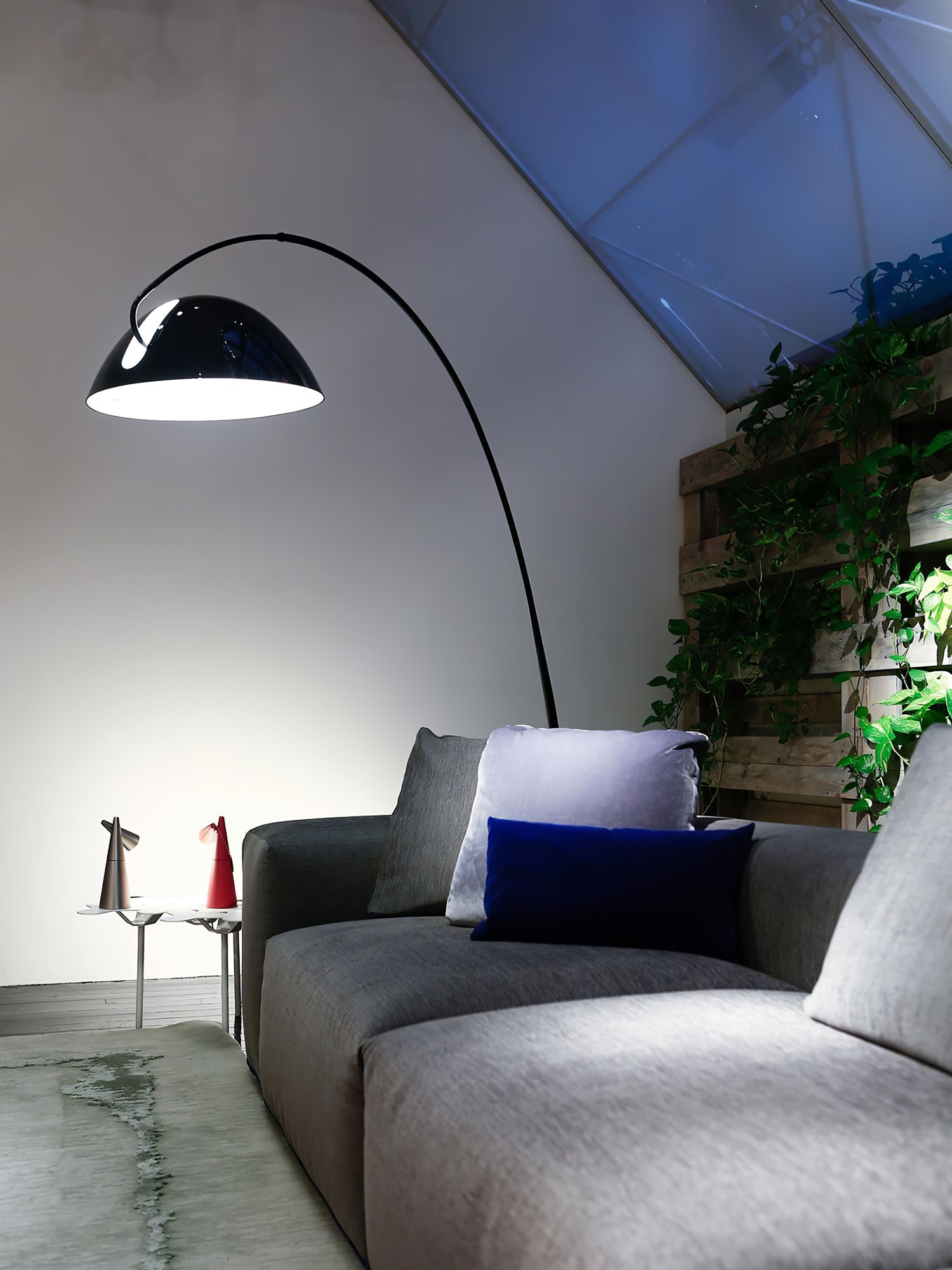 Verse Arc Floor Lamp - Blowlighting