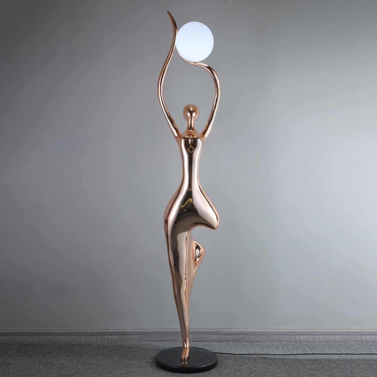 Emiryra Golden Sculptural Floor Lamp - Blowlighting