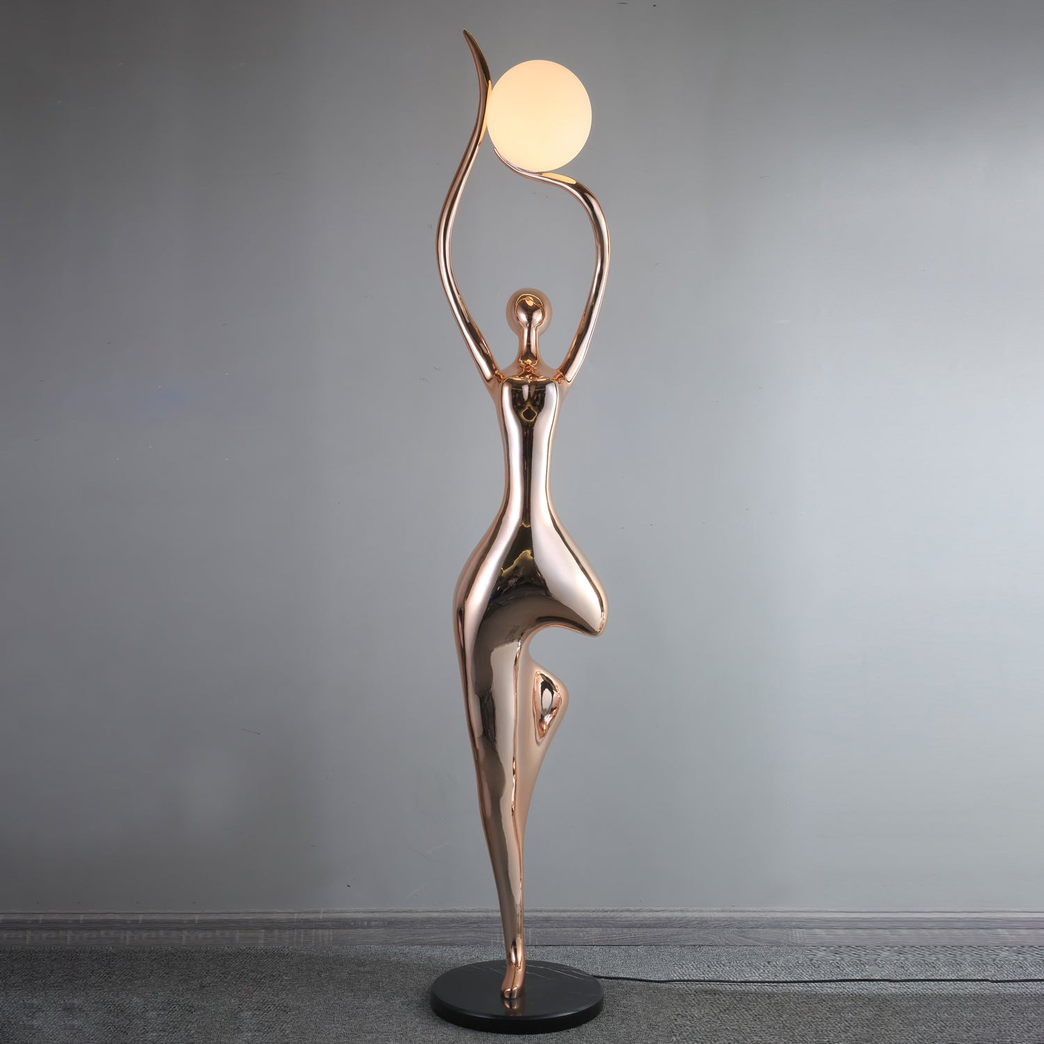Emiryra Golden Sculptural Floor Lamp - Blowlighting
