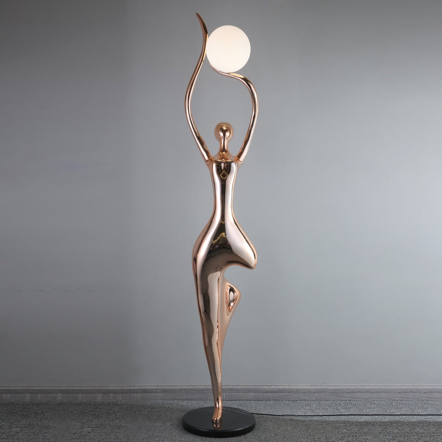 Emiryra Golden Sculptural Floor Lamp - Blowlighting