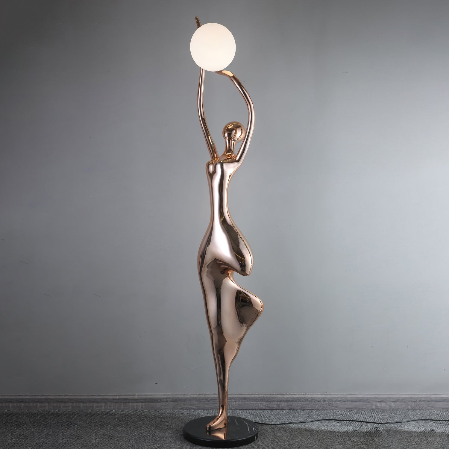 Emiryra Golden Sculptural Floor Lamp - Blowlighting