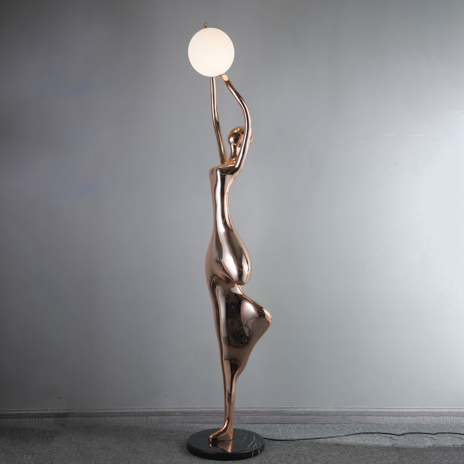 Emiryra Golden Sculptural Floor Lamp - Blowlighting