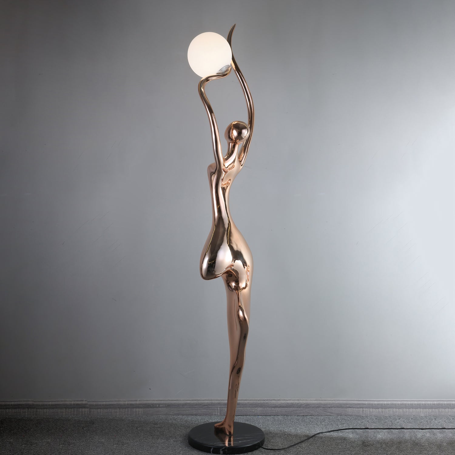 Emiryra Golden Sculptural Floor Lamp - Blowlighting
