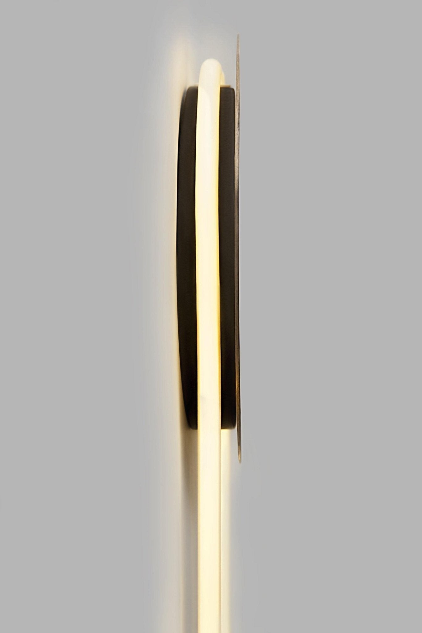 RA Wall Lamp - Blowlighting