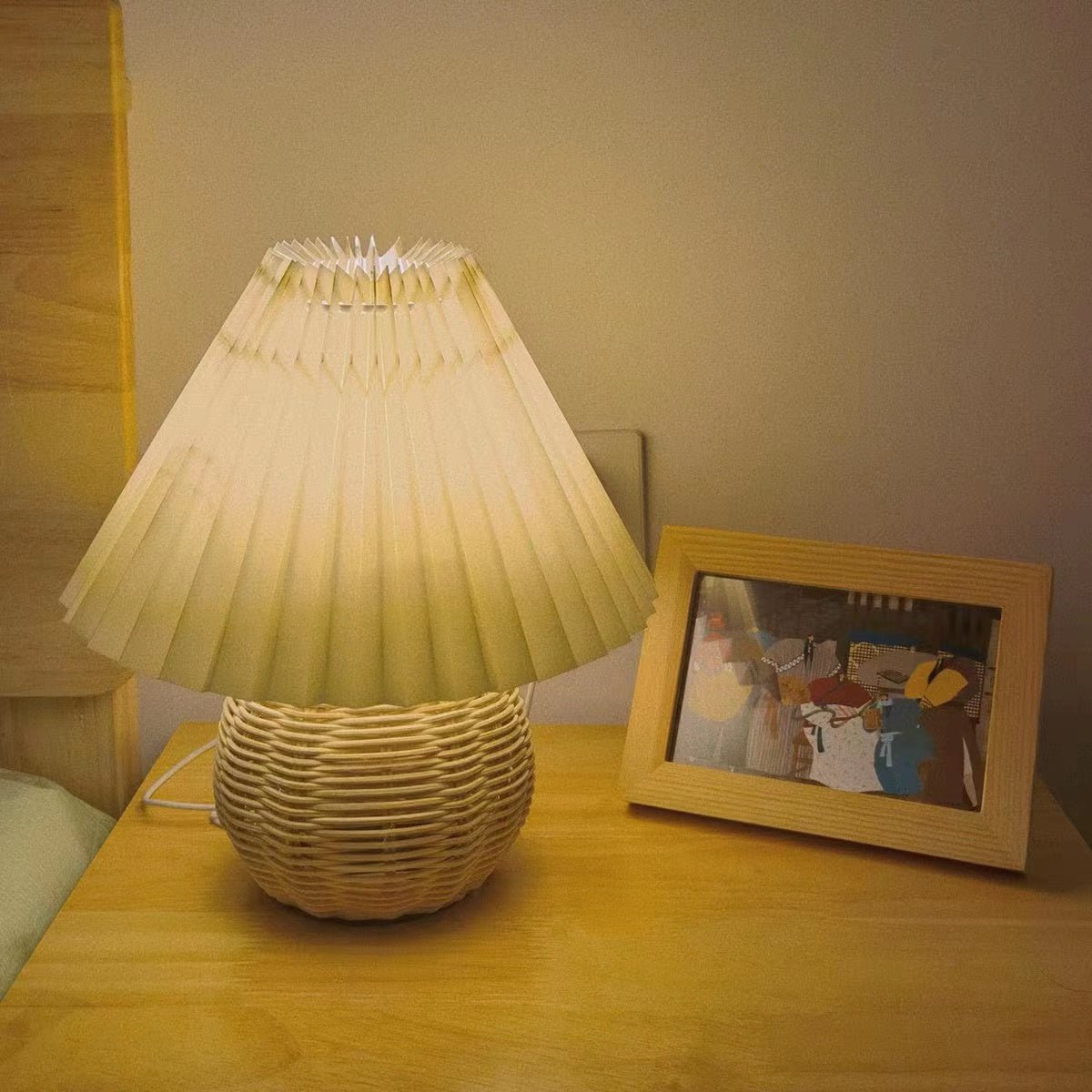 Rattan Pleated Table lamp - Blowlighting