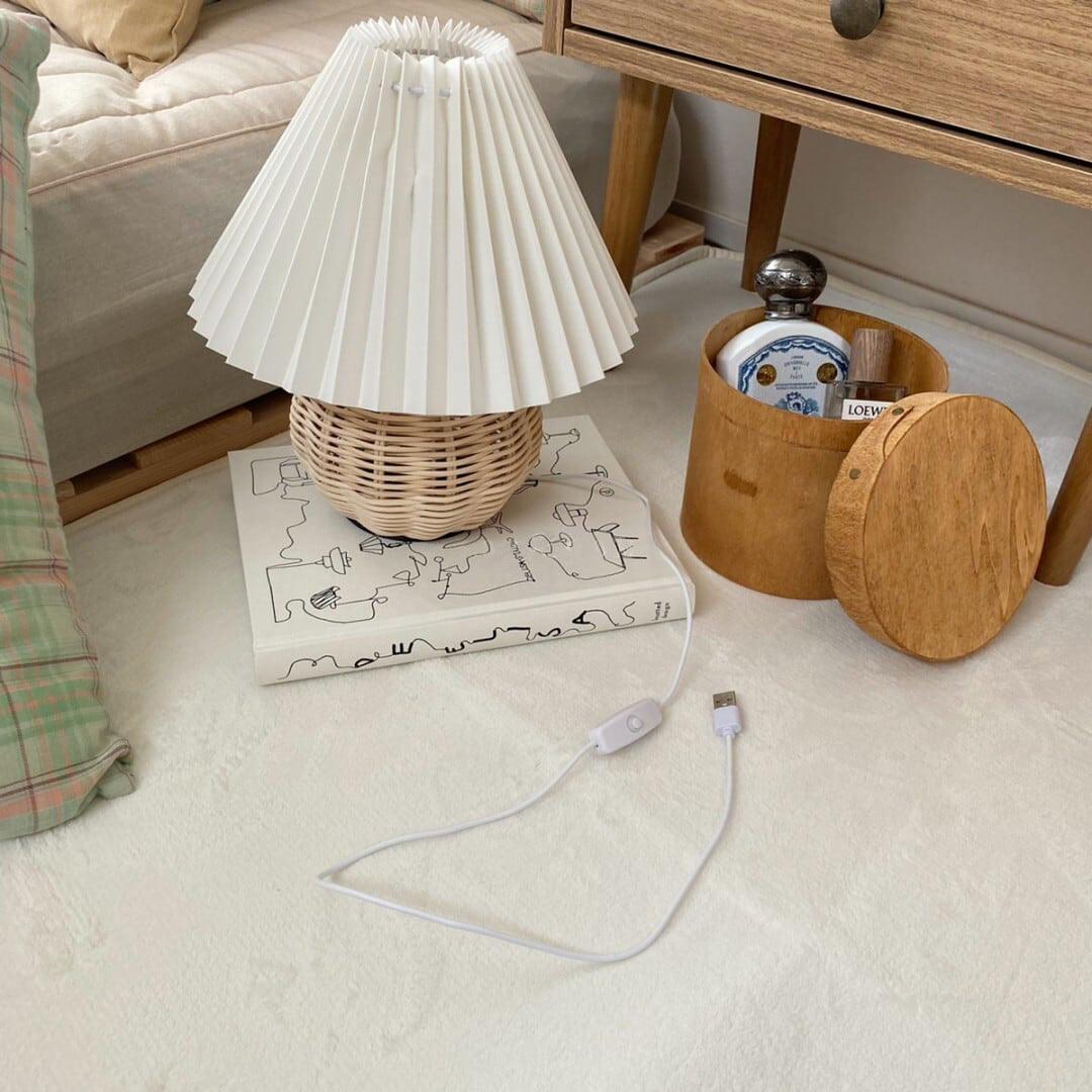 Rattan Pleated Table lamp - Blowlighting