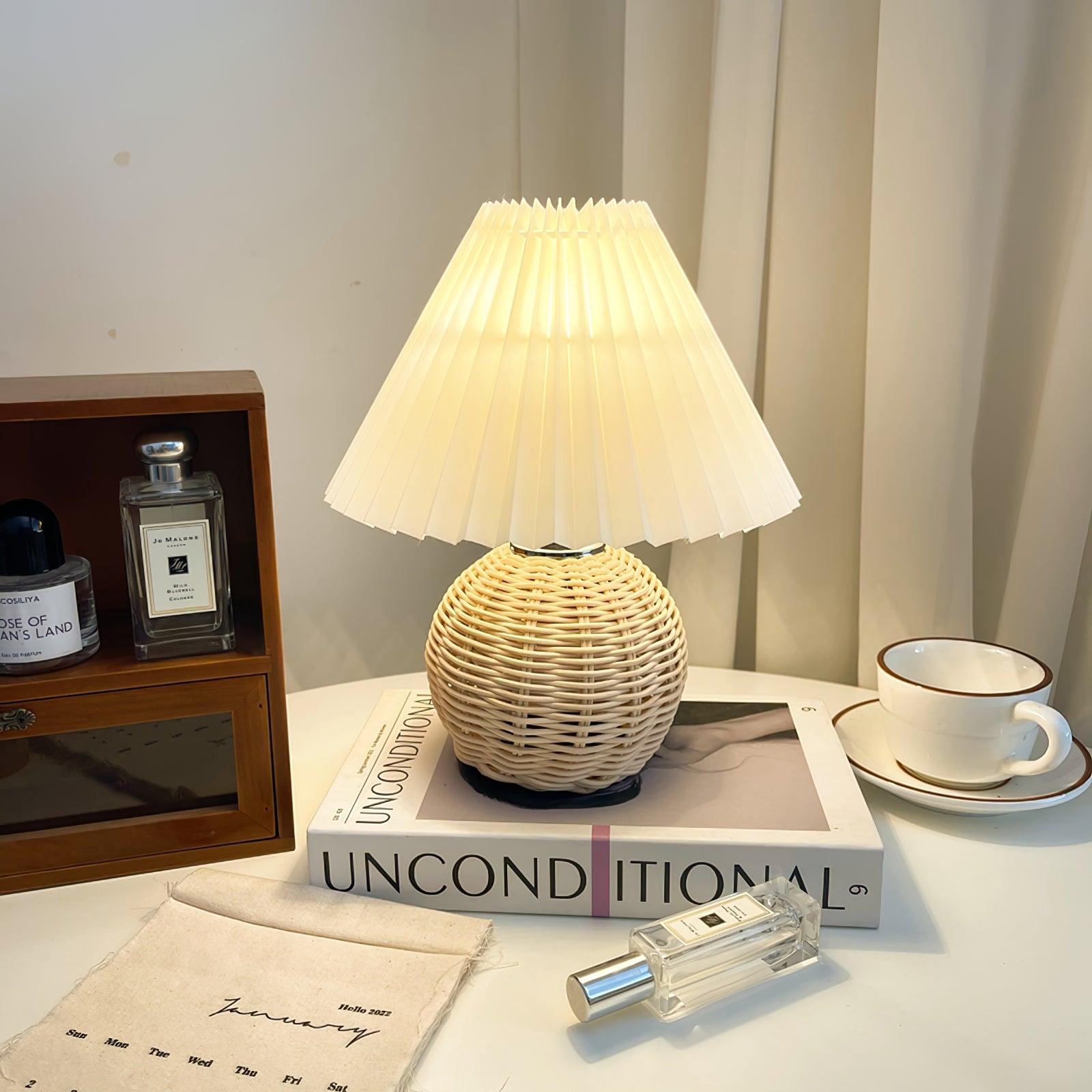 Rattan Pleated Table lamp - Blowlighting