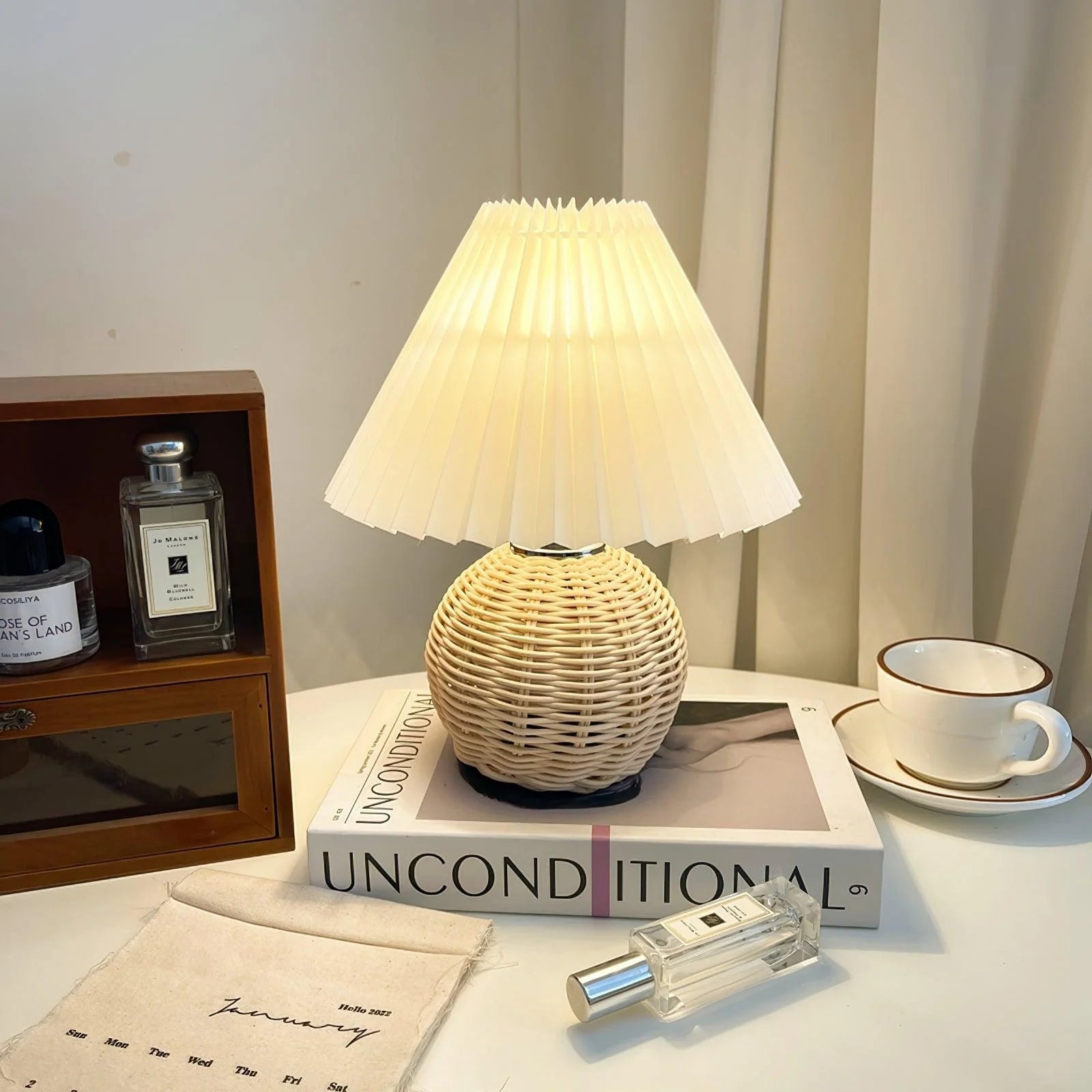 Rattan Pleated Table lamp - Blowlighting