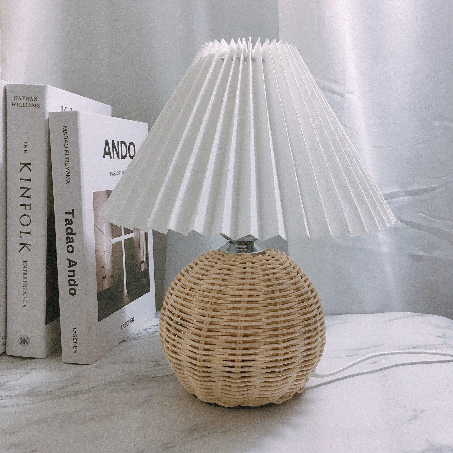 Rattan Pleated Table lamp - Blowlighting