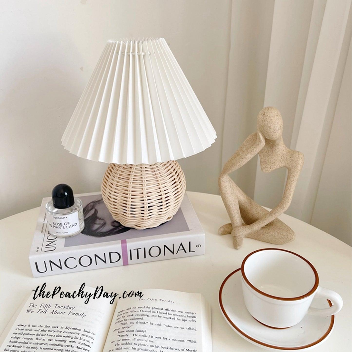 Rattan Pleated Table lamp - Blowlighting