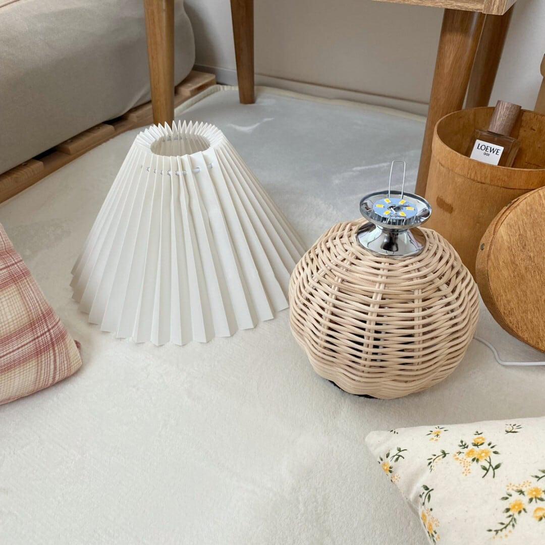 Rattan Pleated Table lamp - Blowlighting