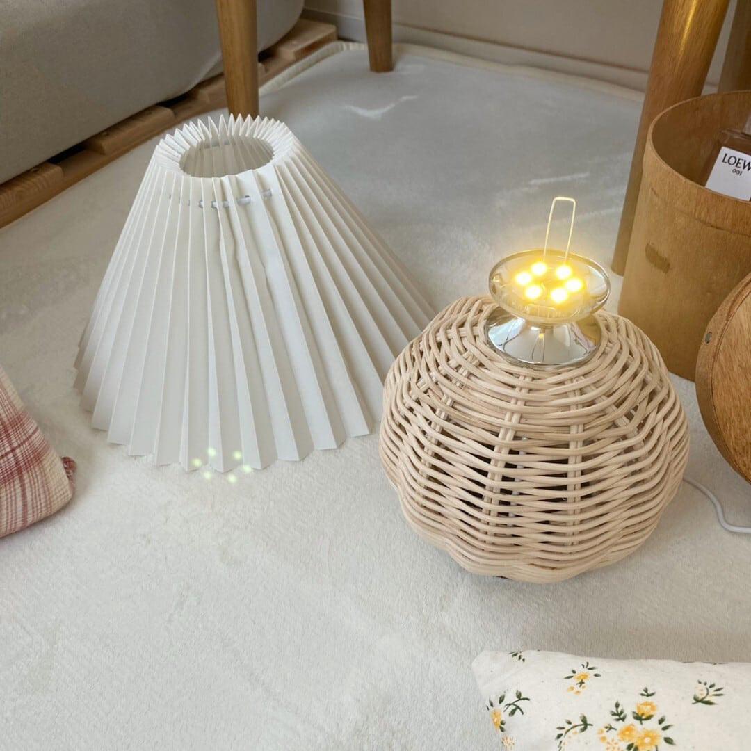 Rattan Pleated Table lamp - Blowlighting