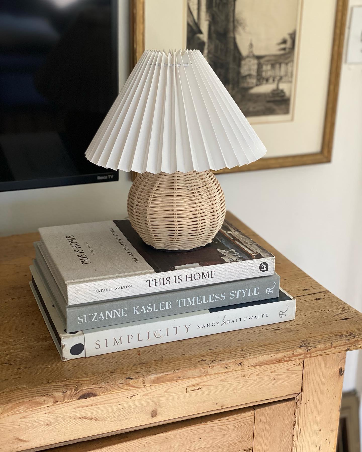 Rattan Pleated Table lamp - Blowlighting