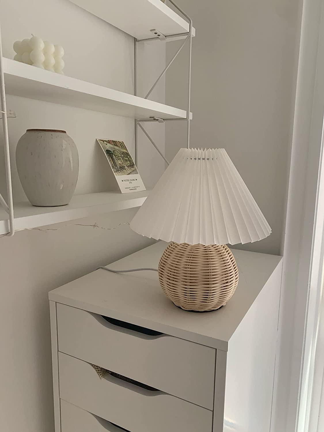 Rattan Pleated Table lamp - Blowlighting