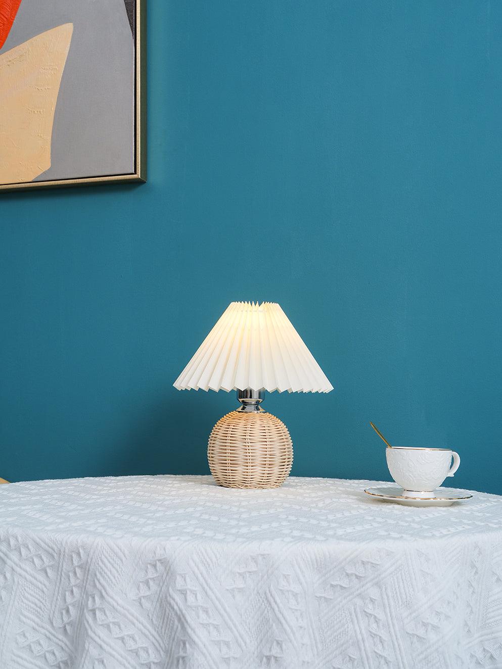 Rattan Pleated Table lamp - Blowlighting