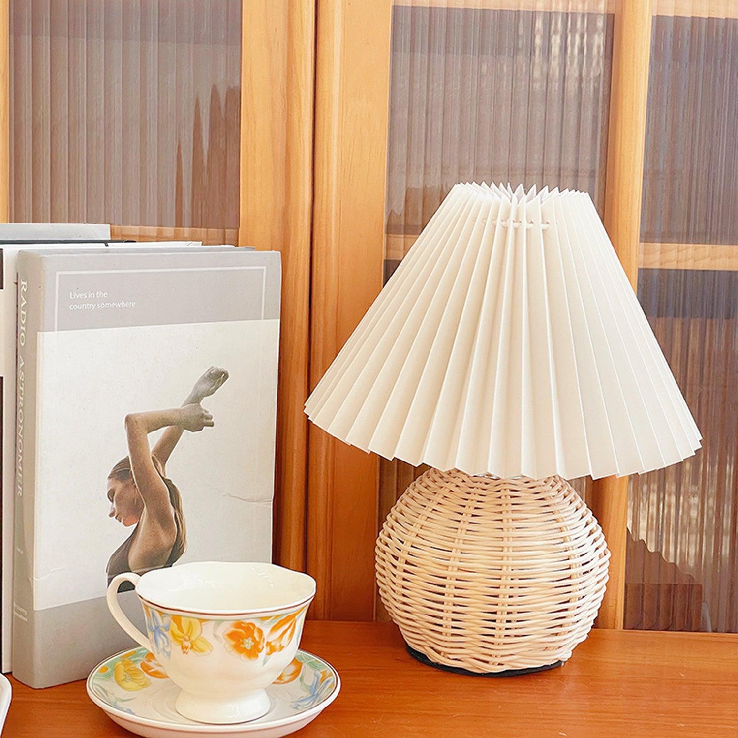 Rattan Pleated Table lamp - Blowlighting