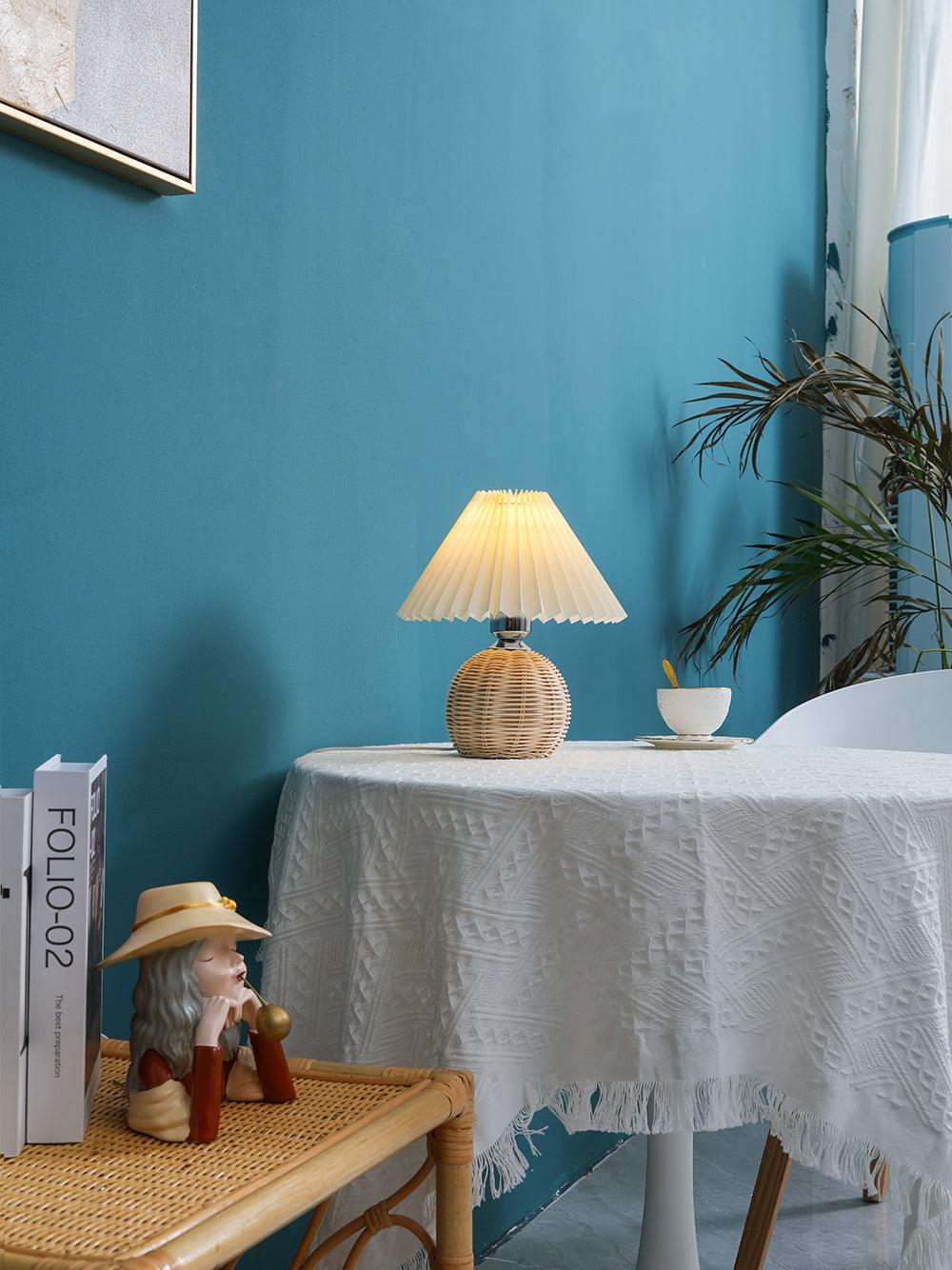 Rattan Pleated Table lamp - Blowlighting
