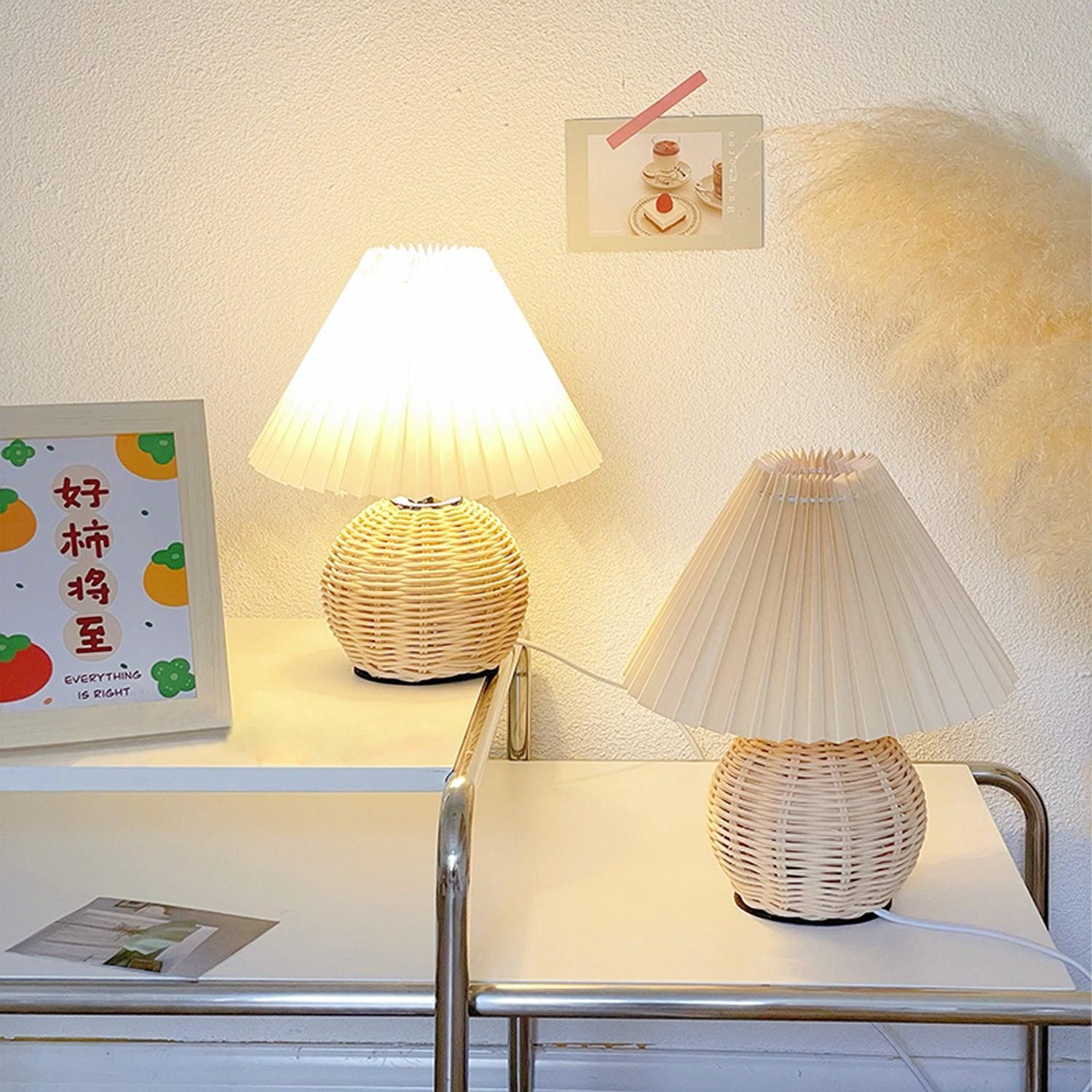 Rattan Pleated Table lamp - Blowlighting