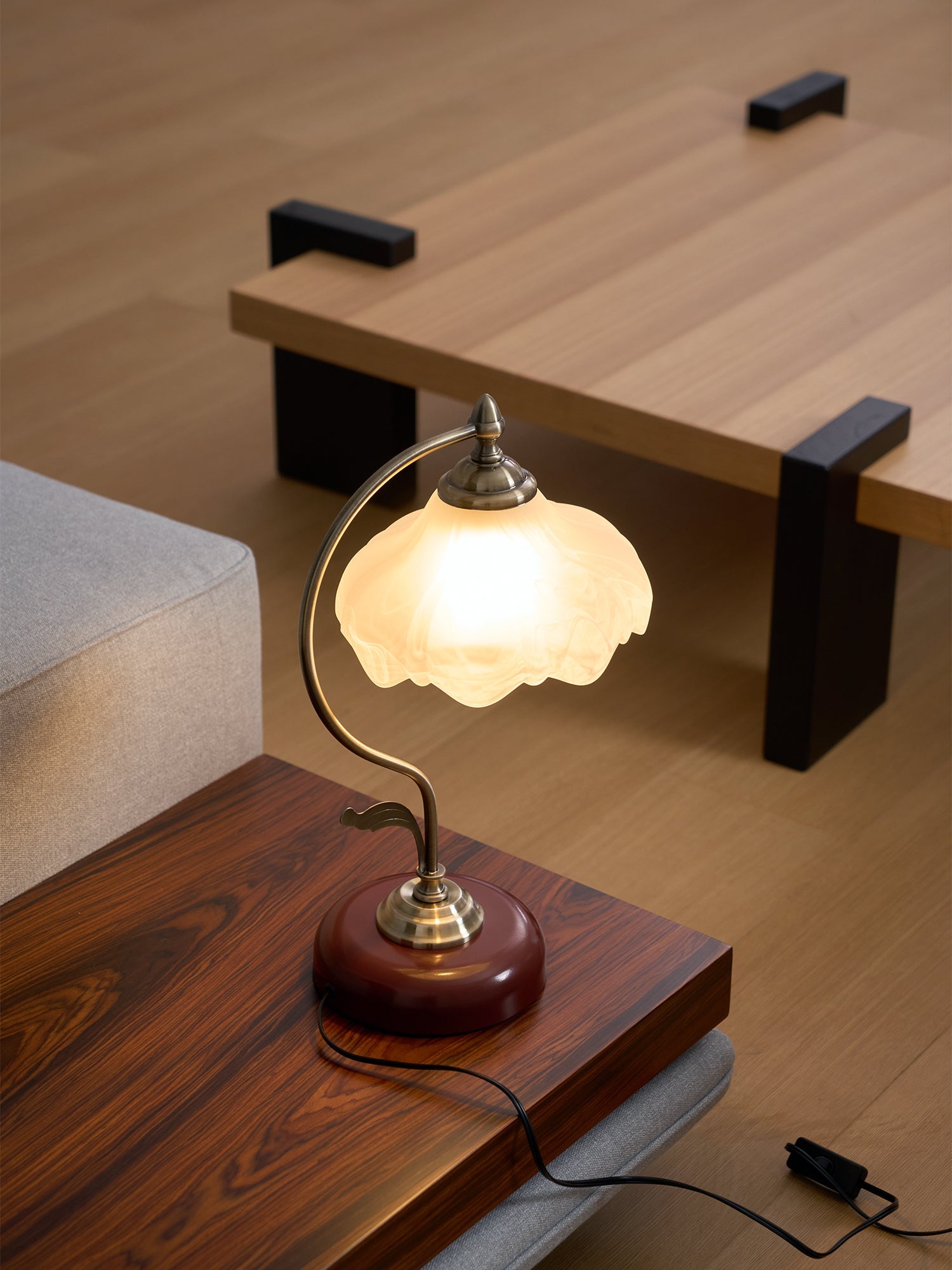 Retro Flower Table Lamp - Blowlighting