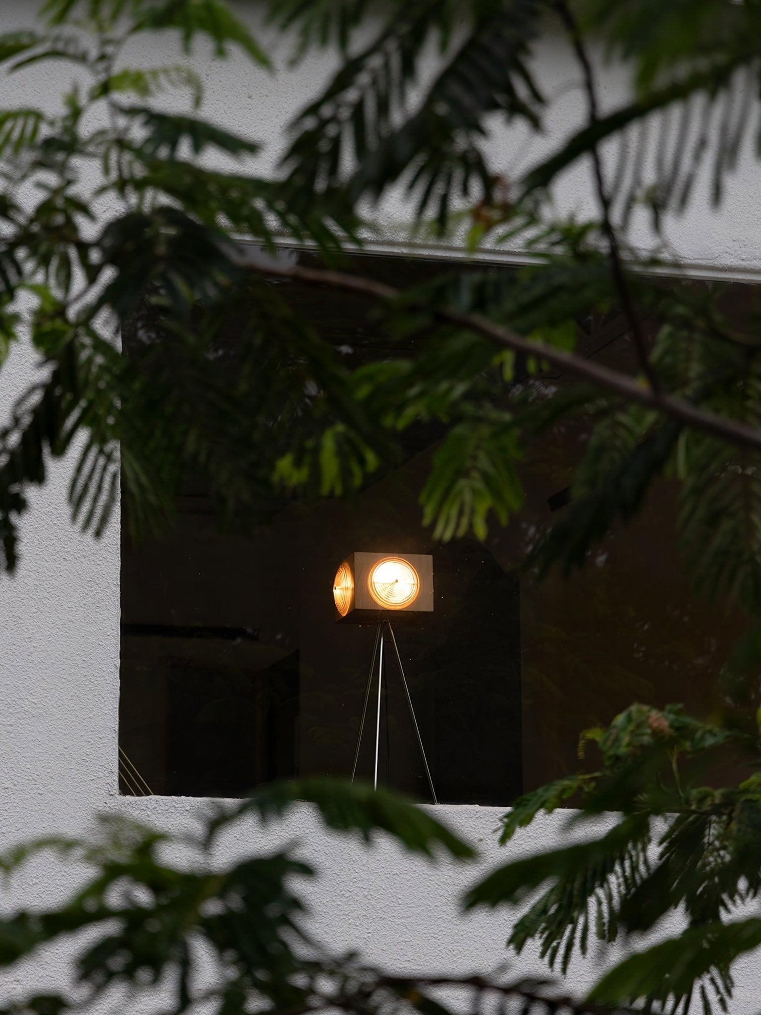 Vesoren Tripod Wood Floor Lamp - Blowlighting