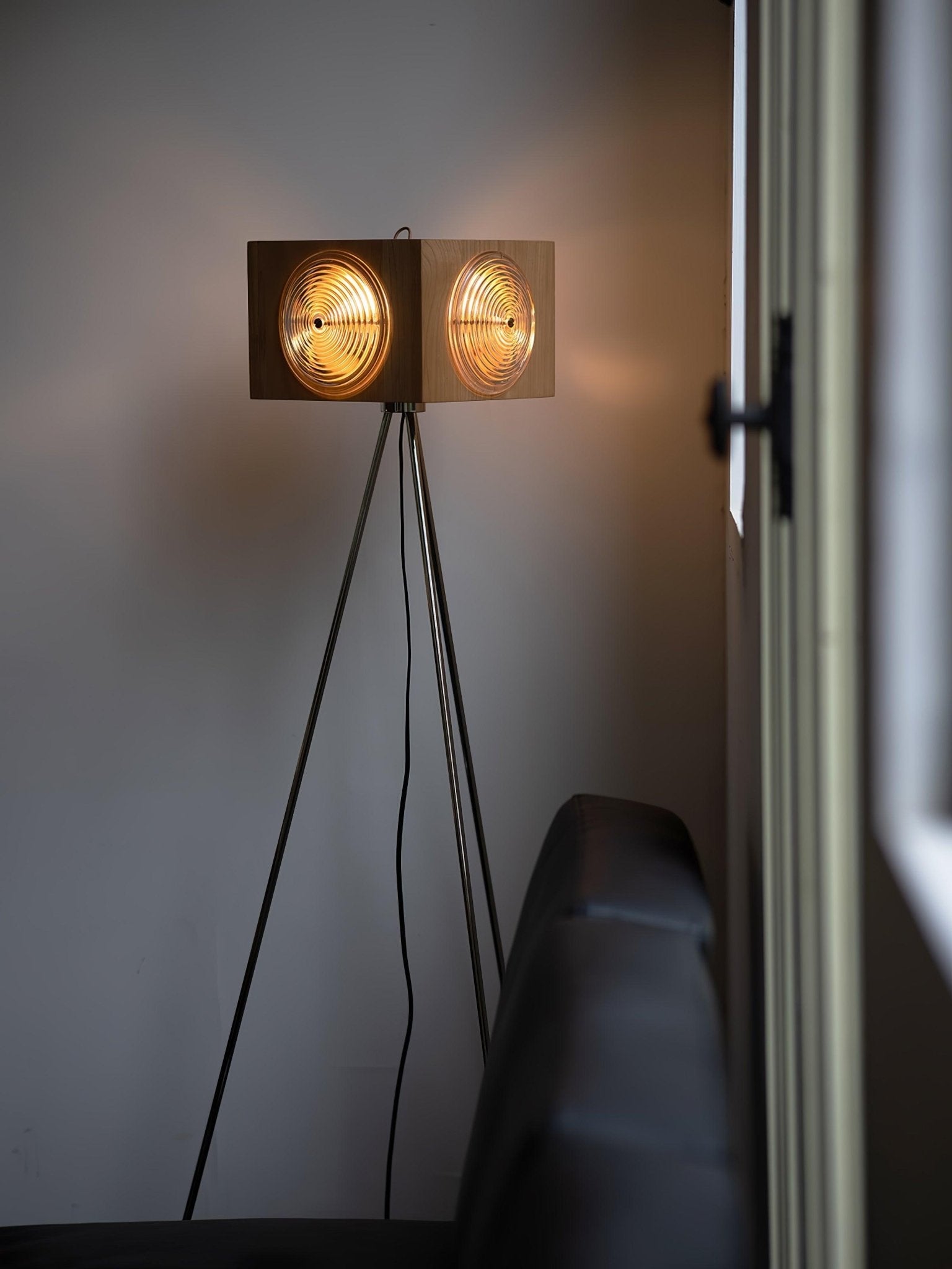 Vesoren Tripod Wood Floor Lamp - Blowlighting