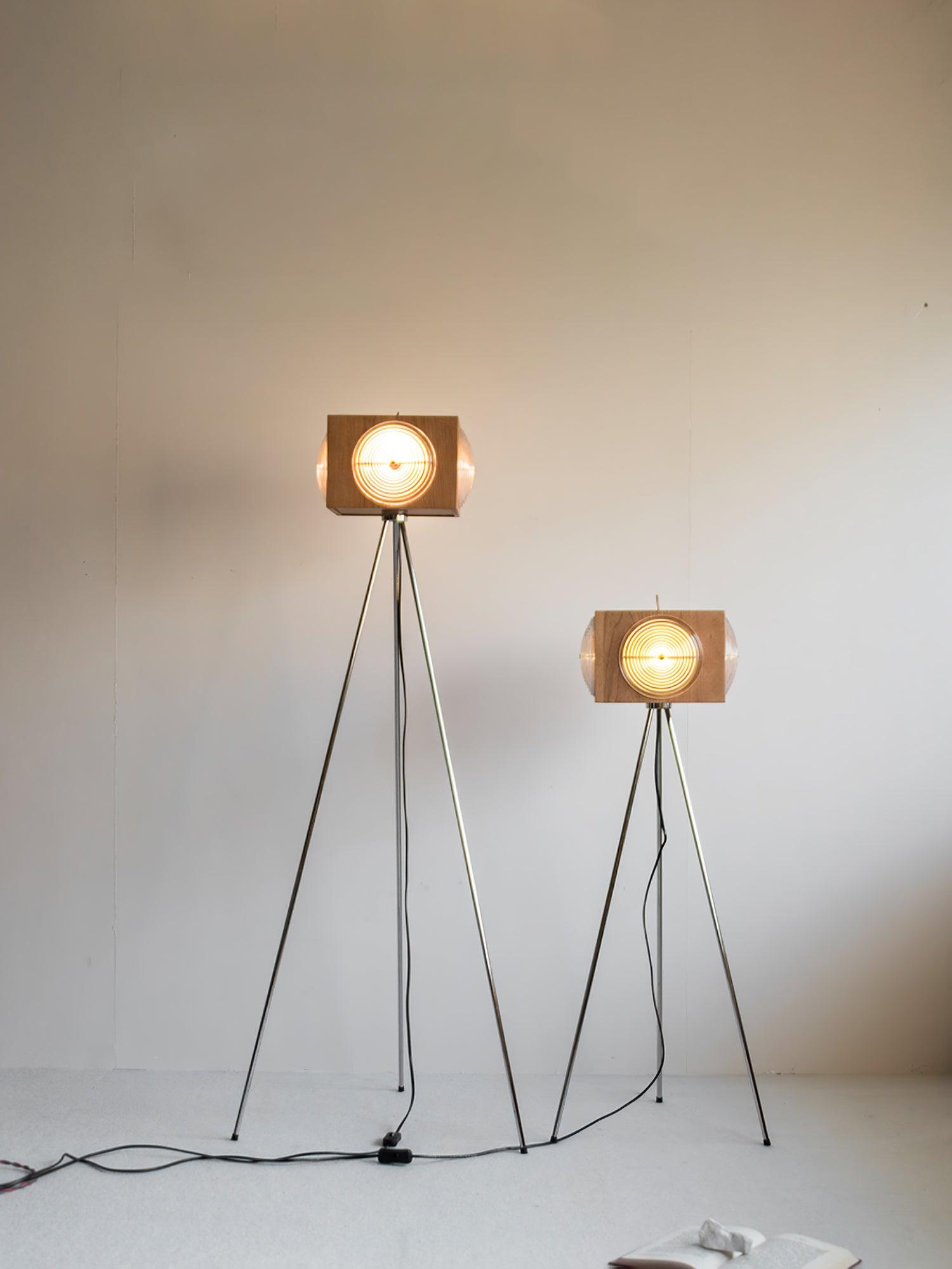 Vesoren Tripod Wood Floor Lamp - Blowlighting