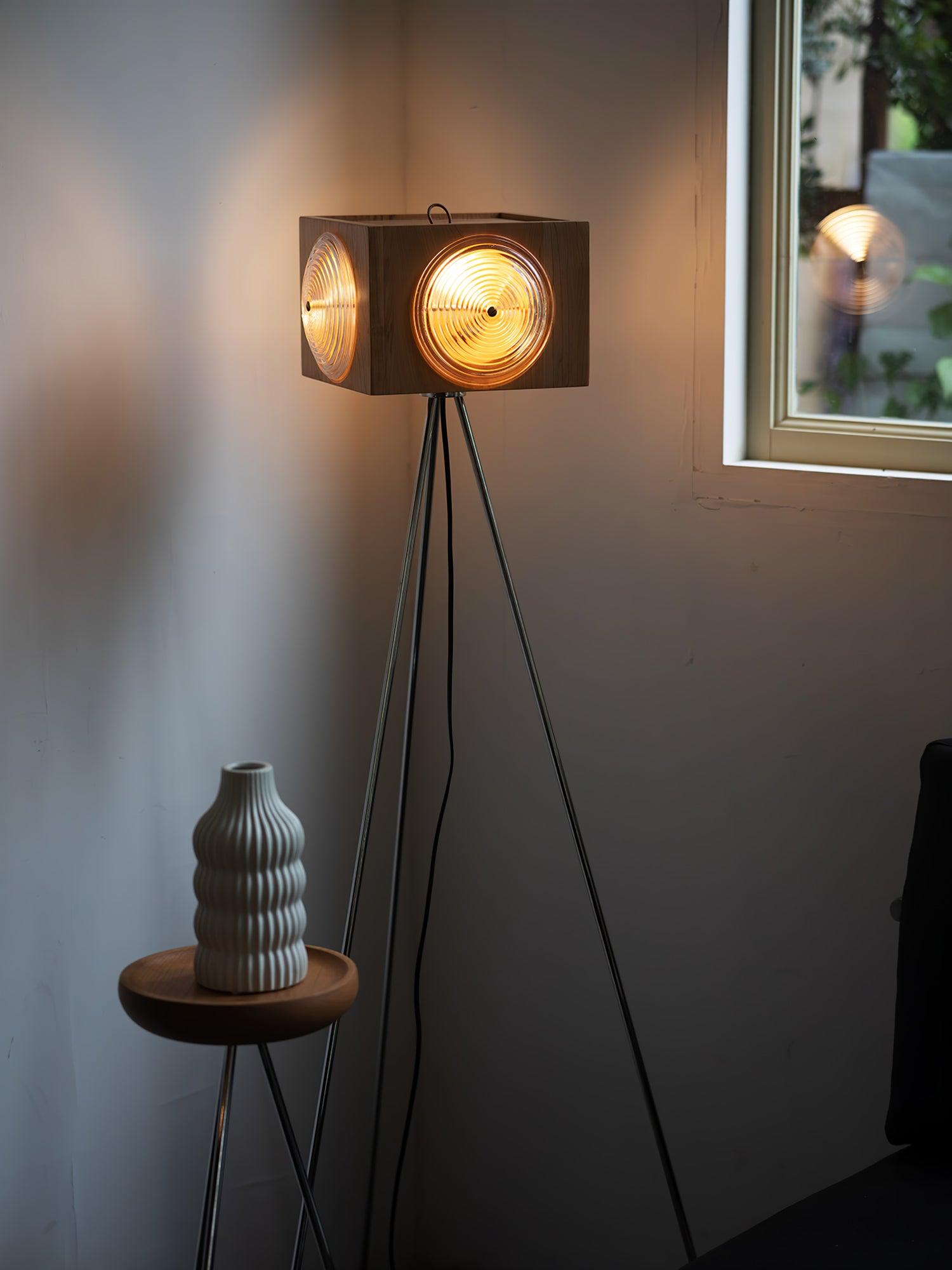 Vesoren Tripod Wood Floor Lamp - Blowlighting