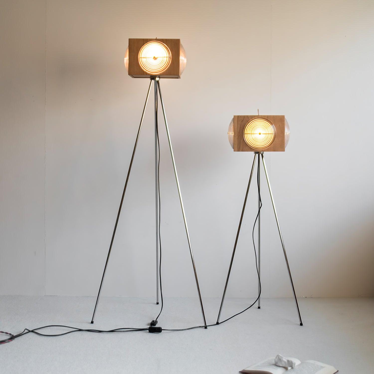 Vesoren Tripod Wood Floor Lamp - Blowlighting