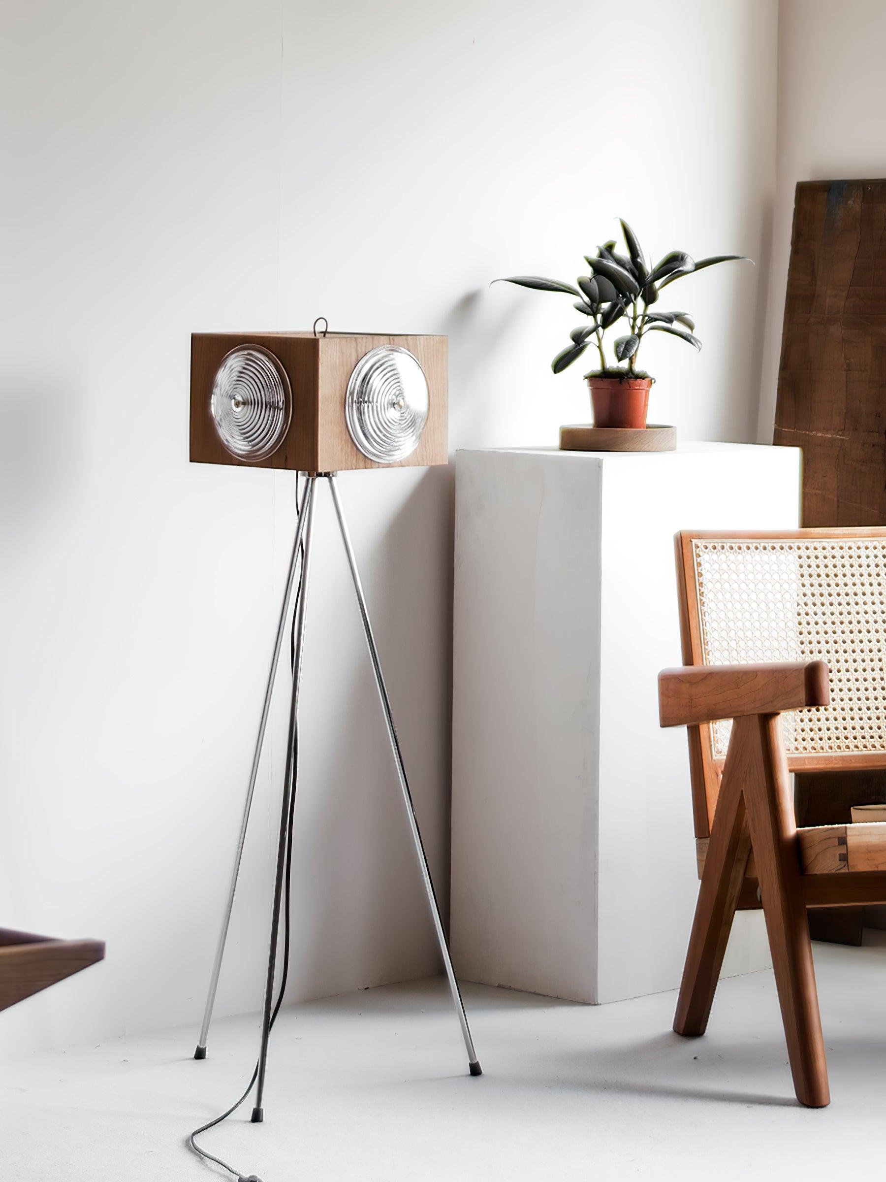 Vesoren Tripod Wood Floor Lamp - Blowlighting