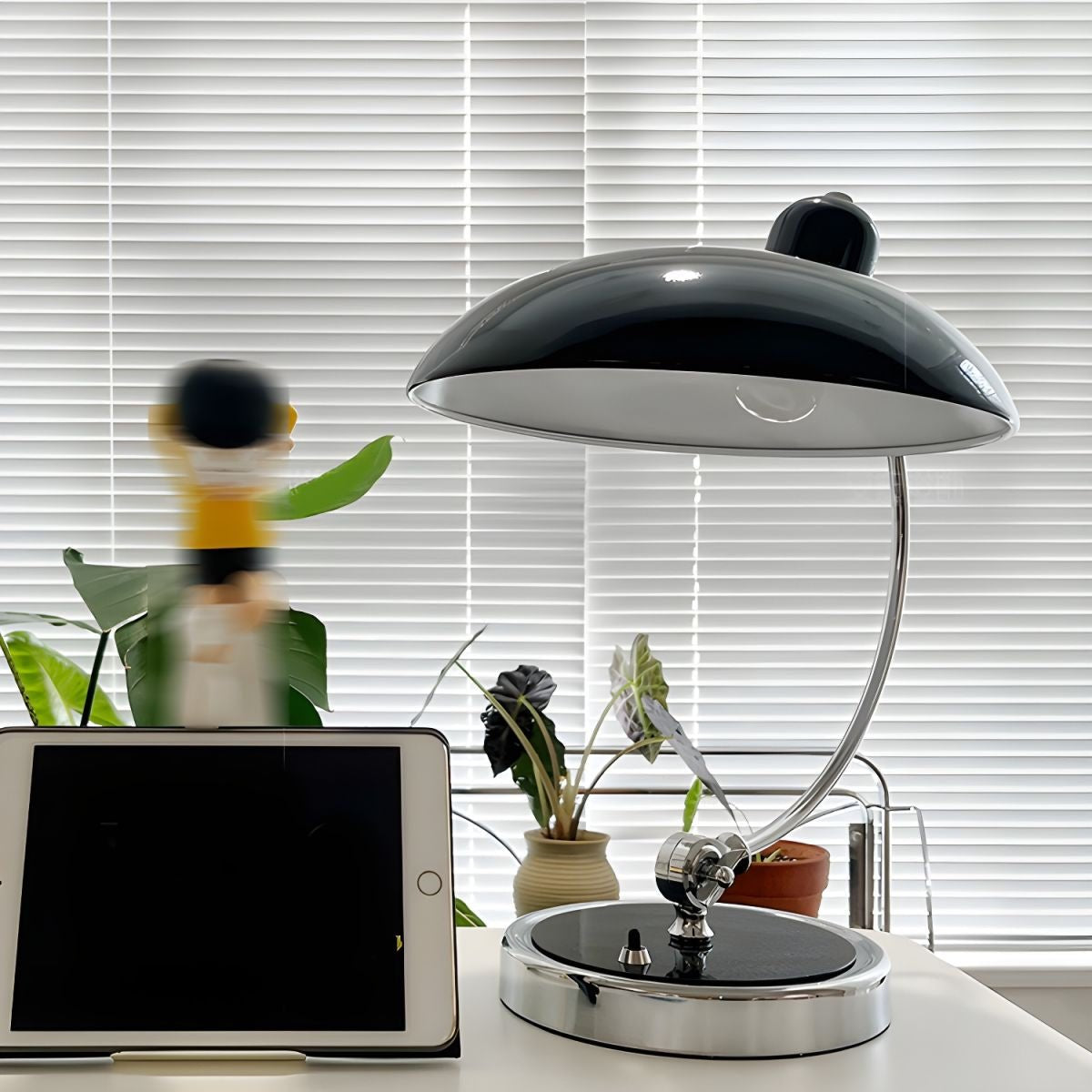 Retro Curve Desk Lamp - Blowlighting