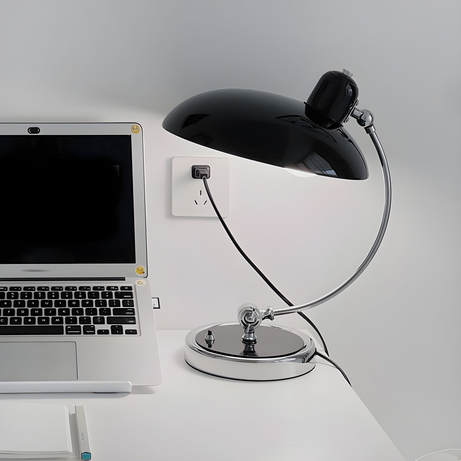Retro Curve Desk Lamp - Blowlighting